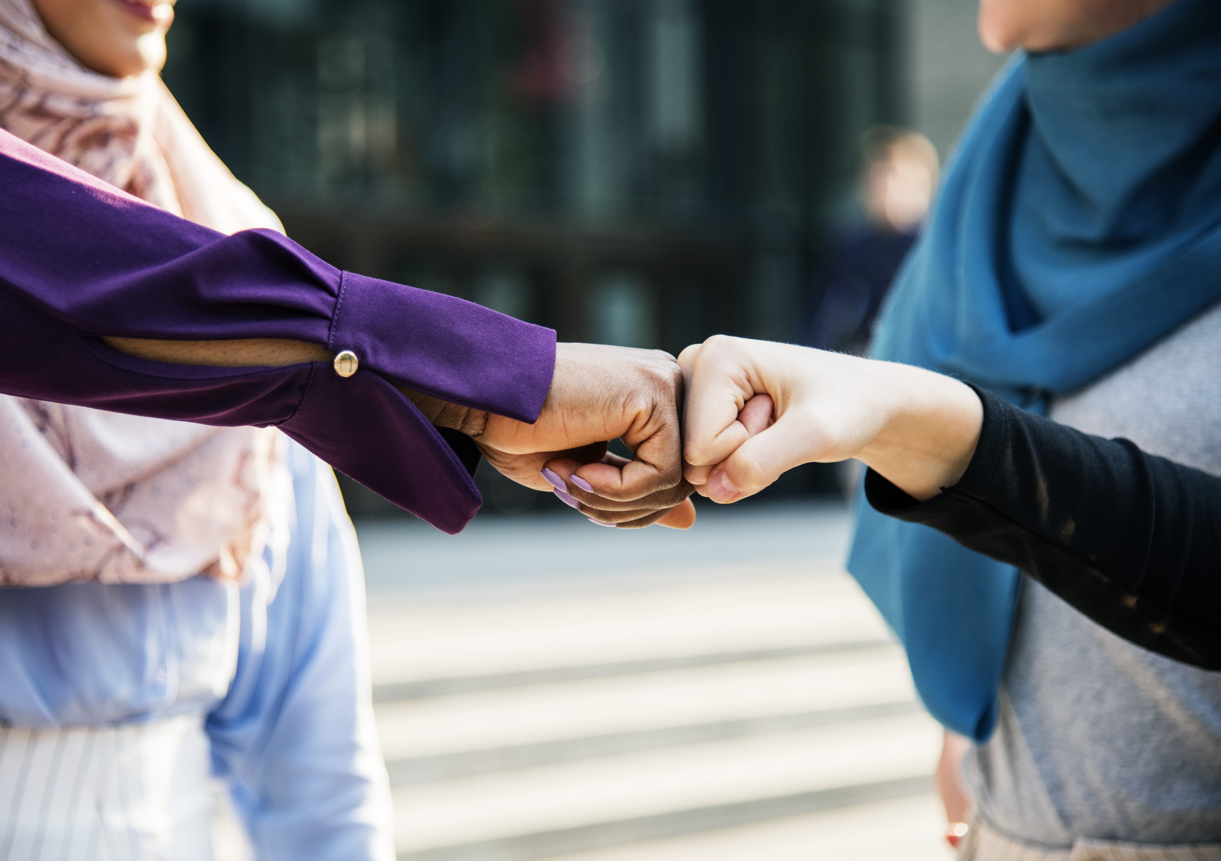handshake, togetherness, standing, midsection, friendship, two people, women, depth of field, men, focus, clothing, close-up, hands, photo, two, HD Wallpaper