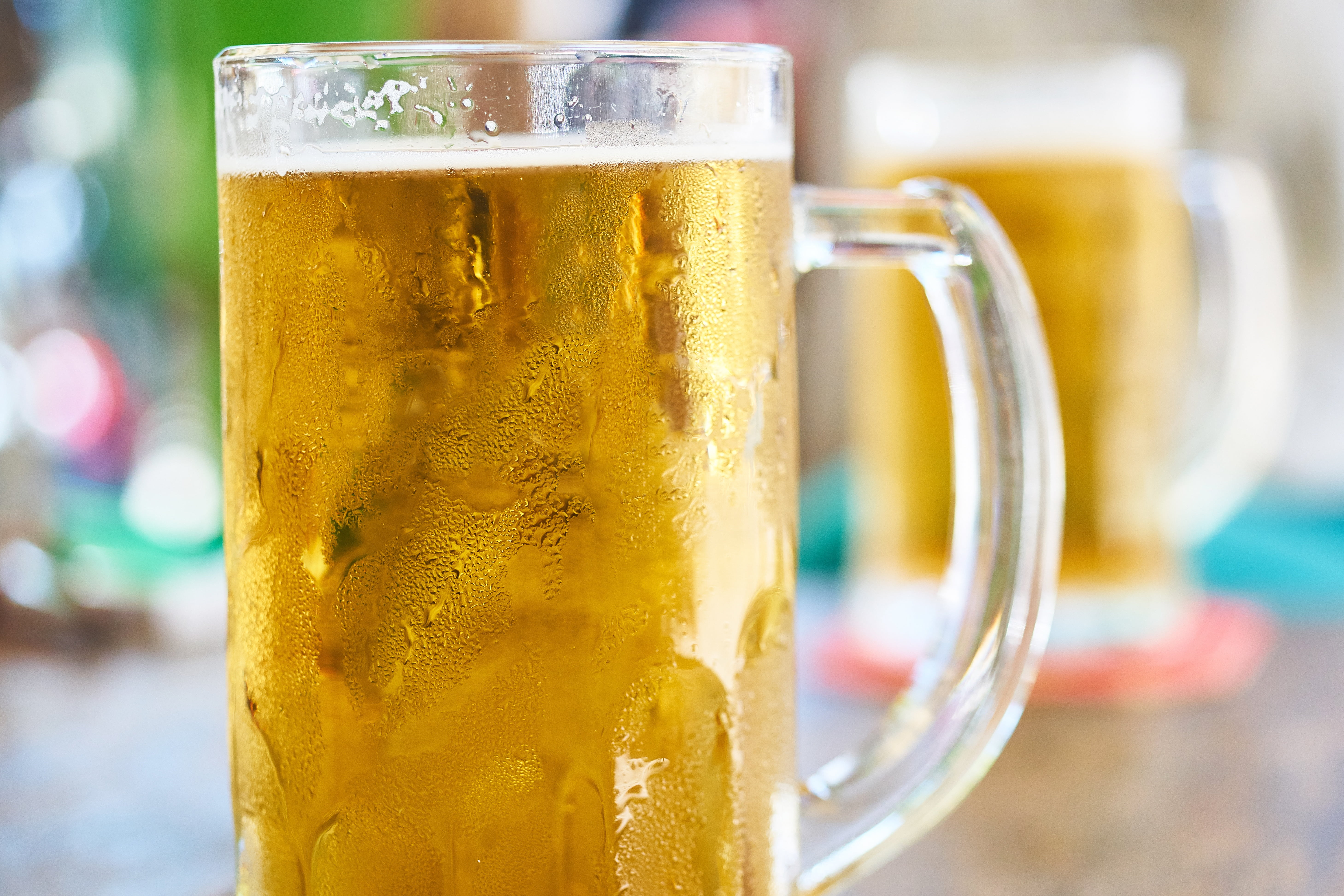 clear, alcohol, sociability, glass - material, cold, indoors, lager, drinking glass, night life, food and drink, frothy drink, bar, pint glass, beer, household equipment, HD Wallpaper