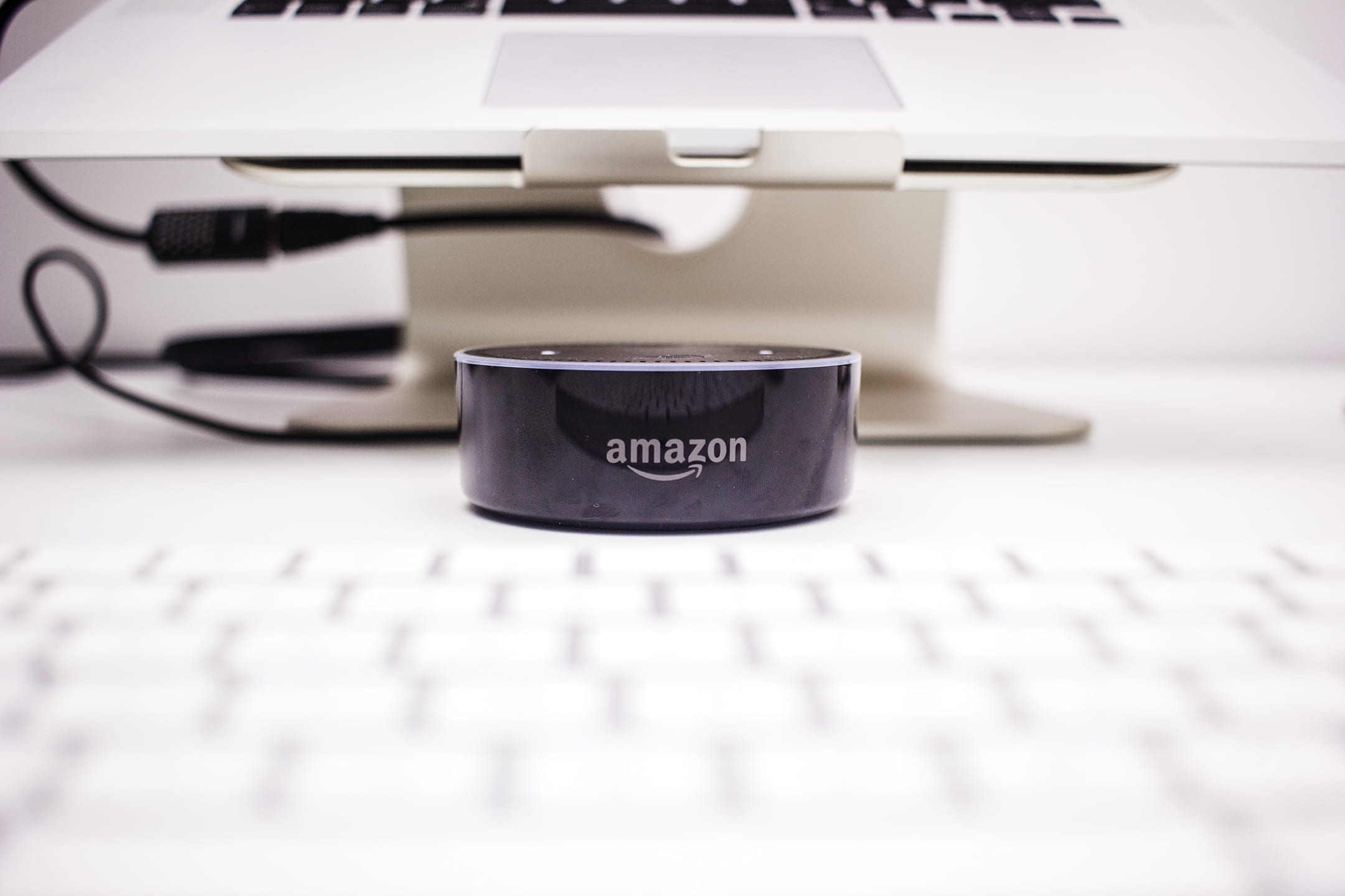 closeup, close-up, amazon, computer, photo, 1080P, desk, no people, business, keybord, computer network, gen, near, cable, white, high key, desktop pc, HD Wallpaper