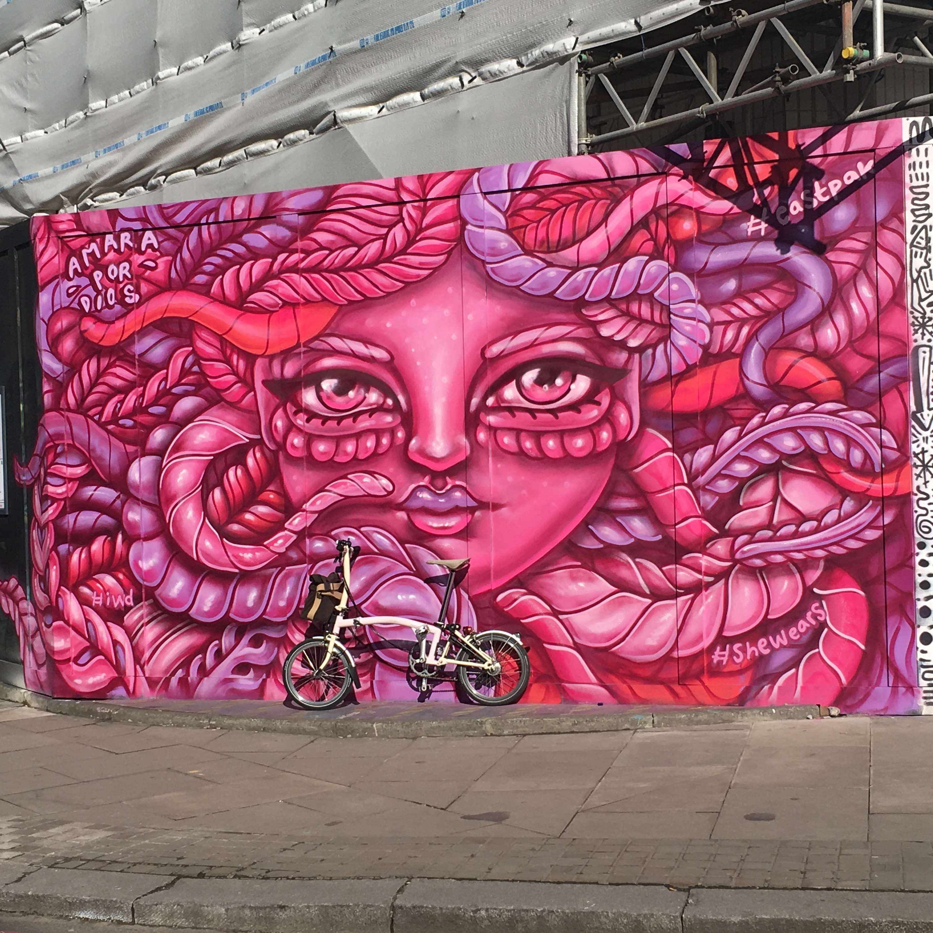wall - building feature, representation, amarapordios, mural, london, carving - craft product, graffiti, 2K, multi colored, no people, built structure, Phone HD Wallpaper