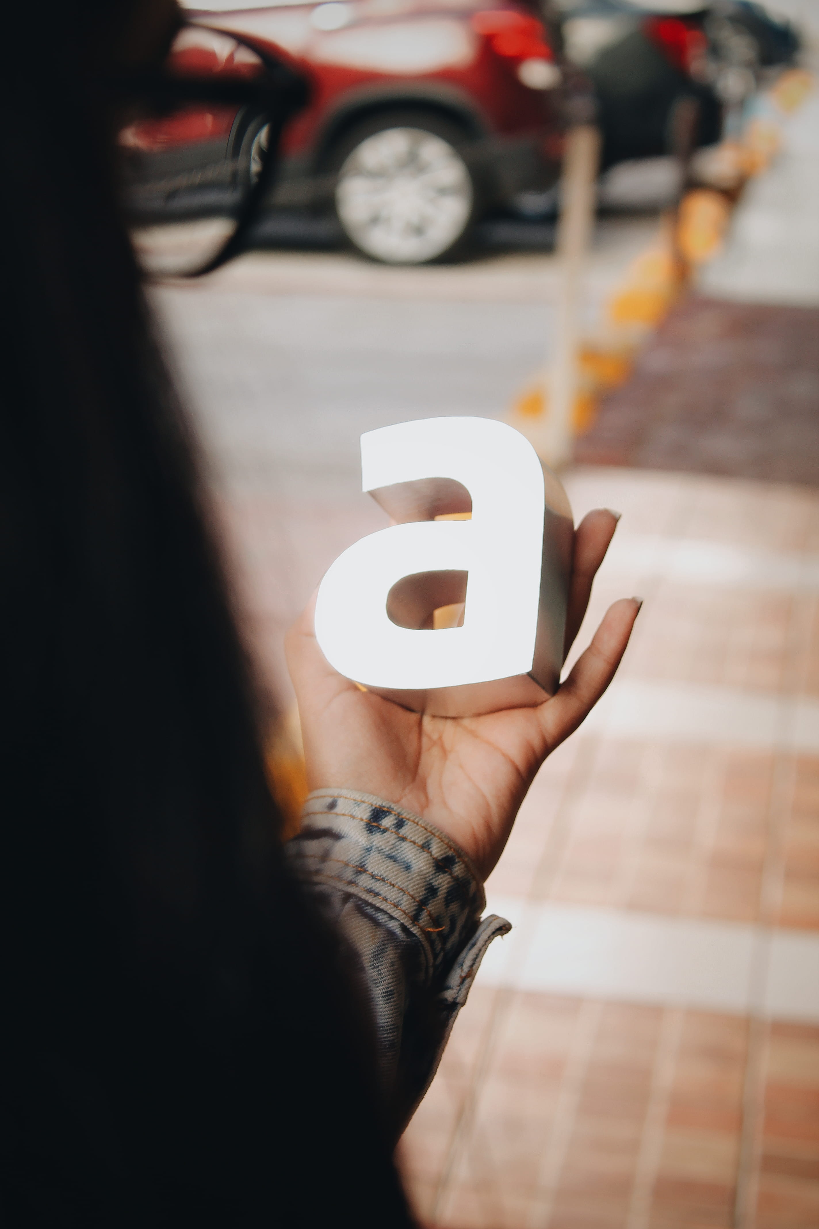 letter, people, design, city, style, 3d, urban Scene, city Life, aluminum, type, outdoors, fashion, street, woman, sign, women, car, traffic, a, symbol, Phone HD Wallpaper