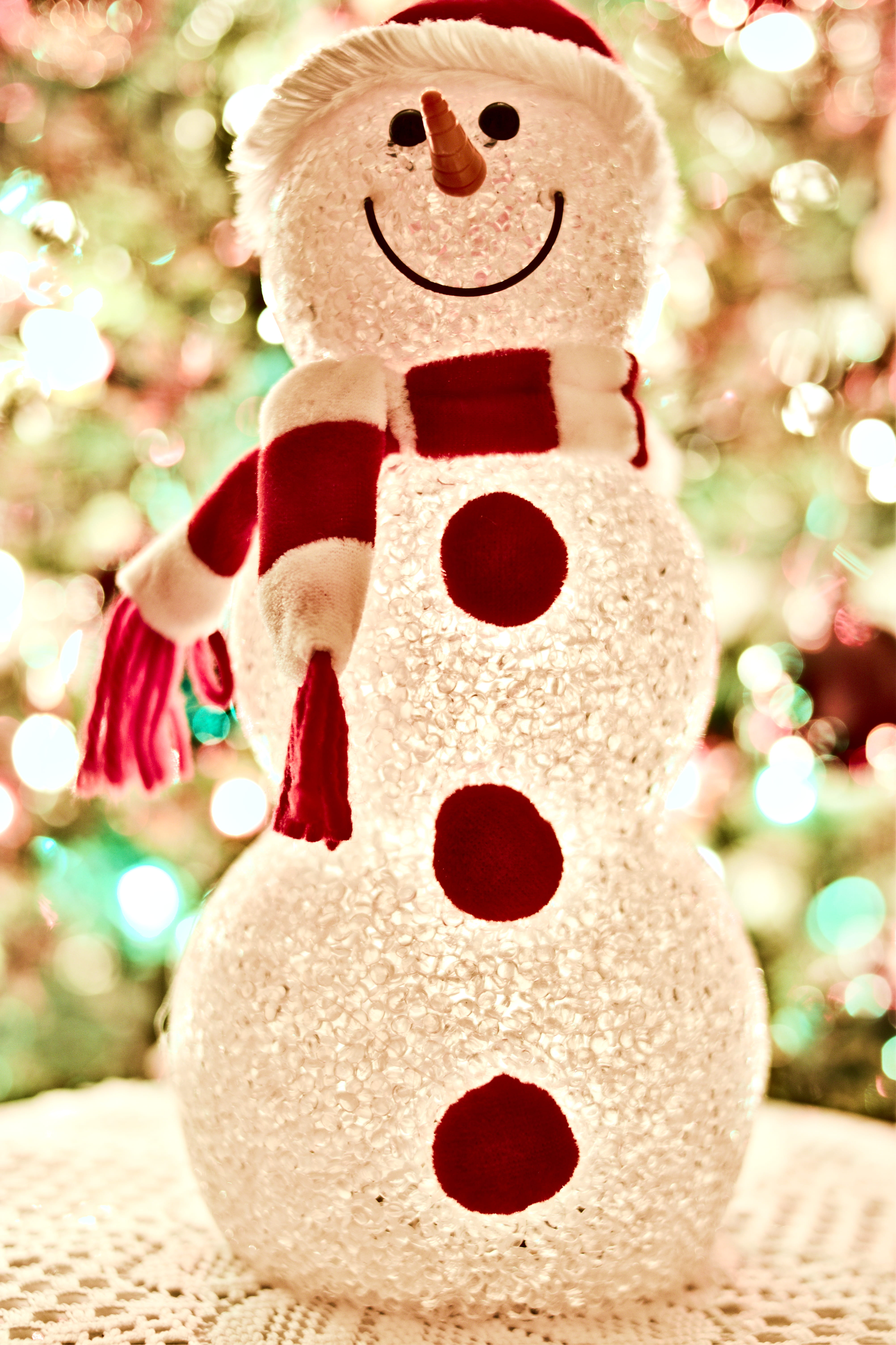 bright, human representation, season, figurine, christmas tree, standee, toy, ornament, wood, close-up, winter, celebration, male likeness, handmade, family, Phone HD Wallpaper