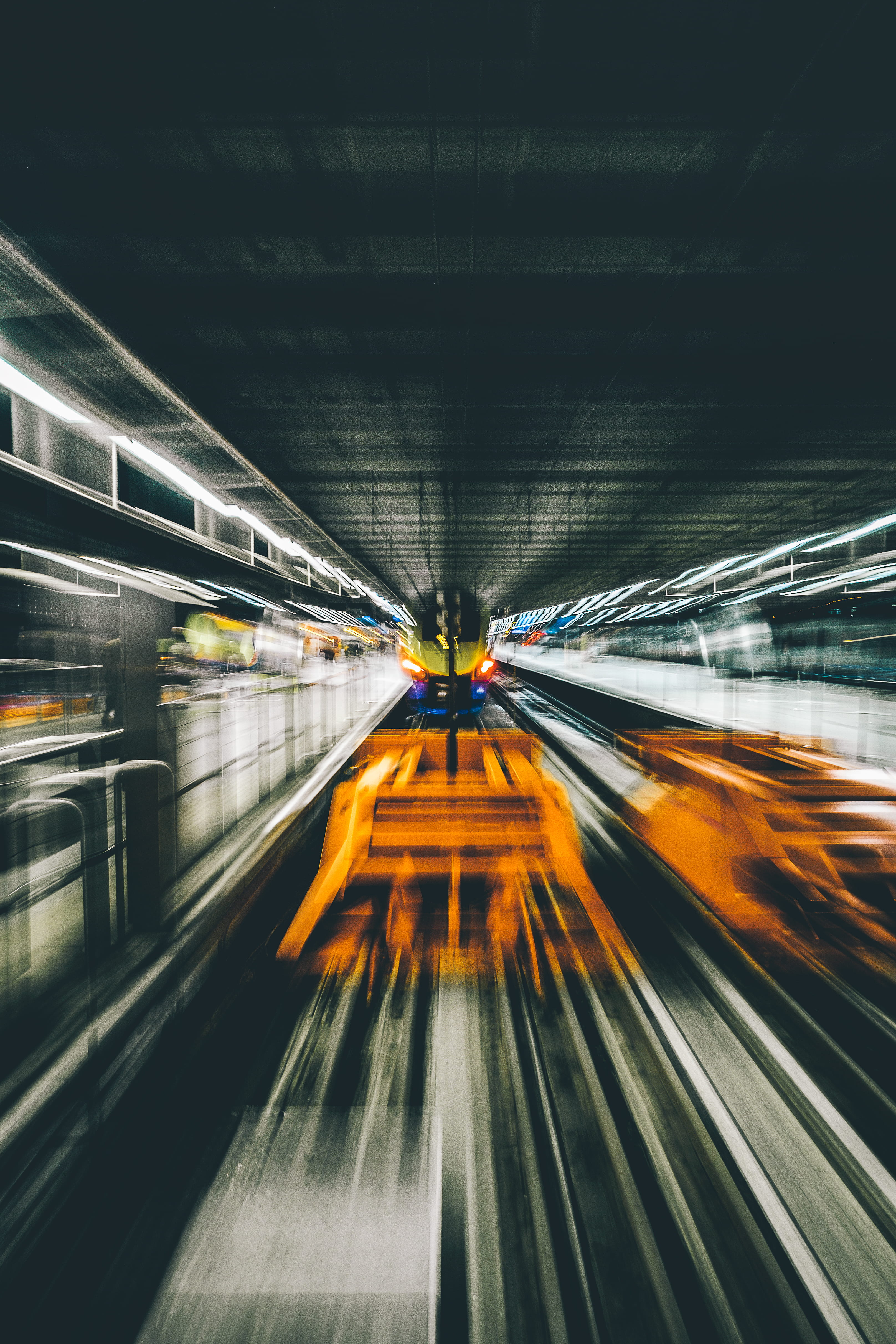 movement, moving walkway, motion, transport, on the move, train - vehicle, the way forward, travel, diminishing perspective, direction, public transportation, Phone HD Wallpaper