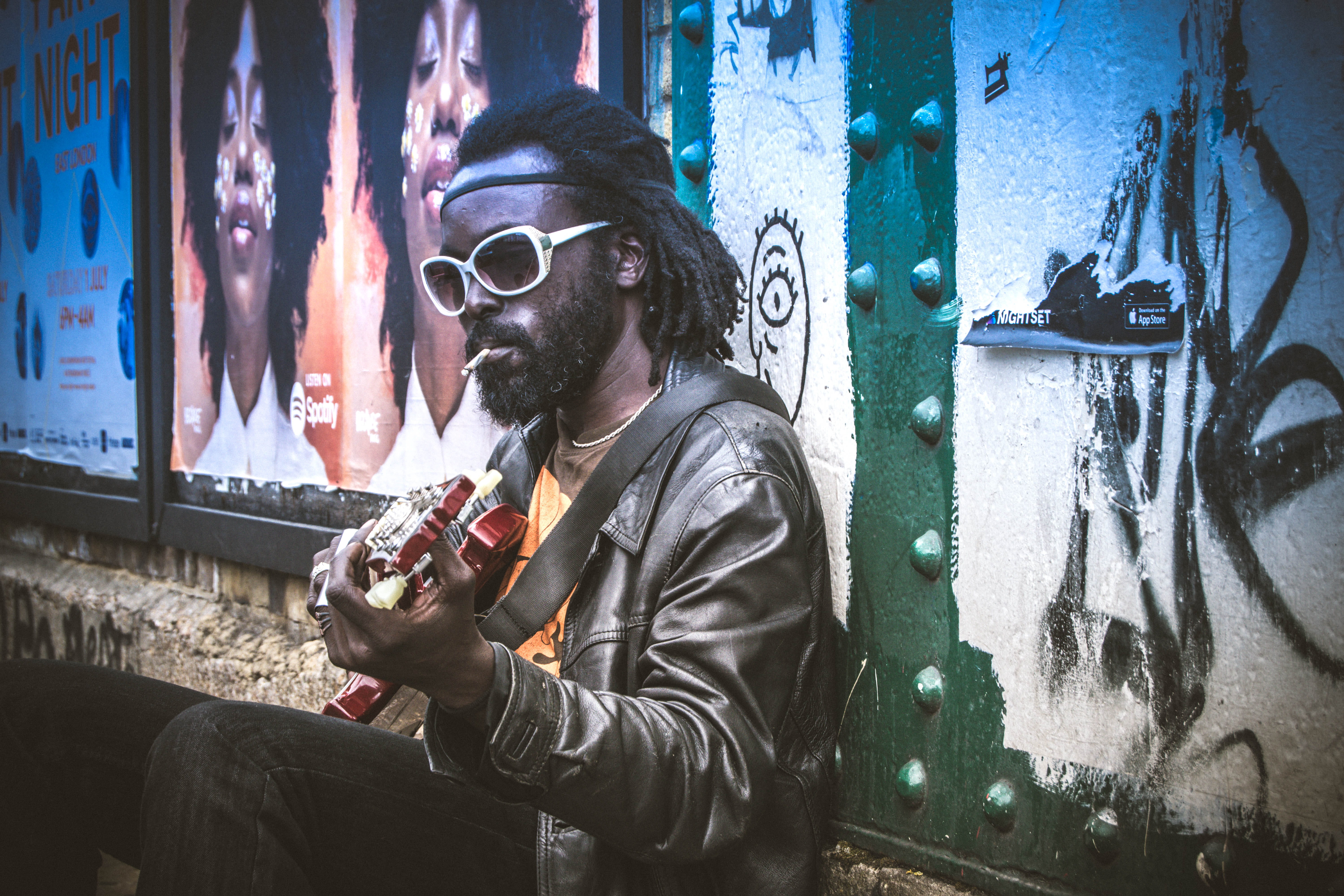 casual clothing, busker, united kingdom, glasses, 5K, waist up, real people, one person, looking, grafiti, man, graffiti, built structure, adult, shoreditch, HD Wallpaper
