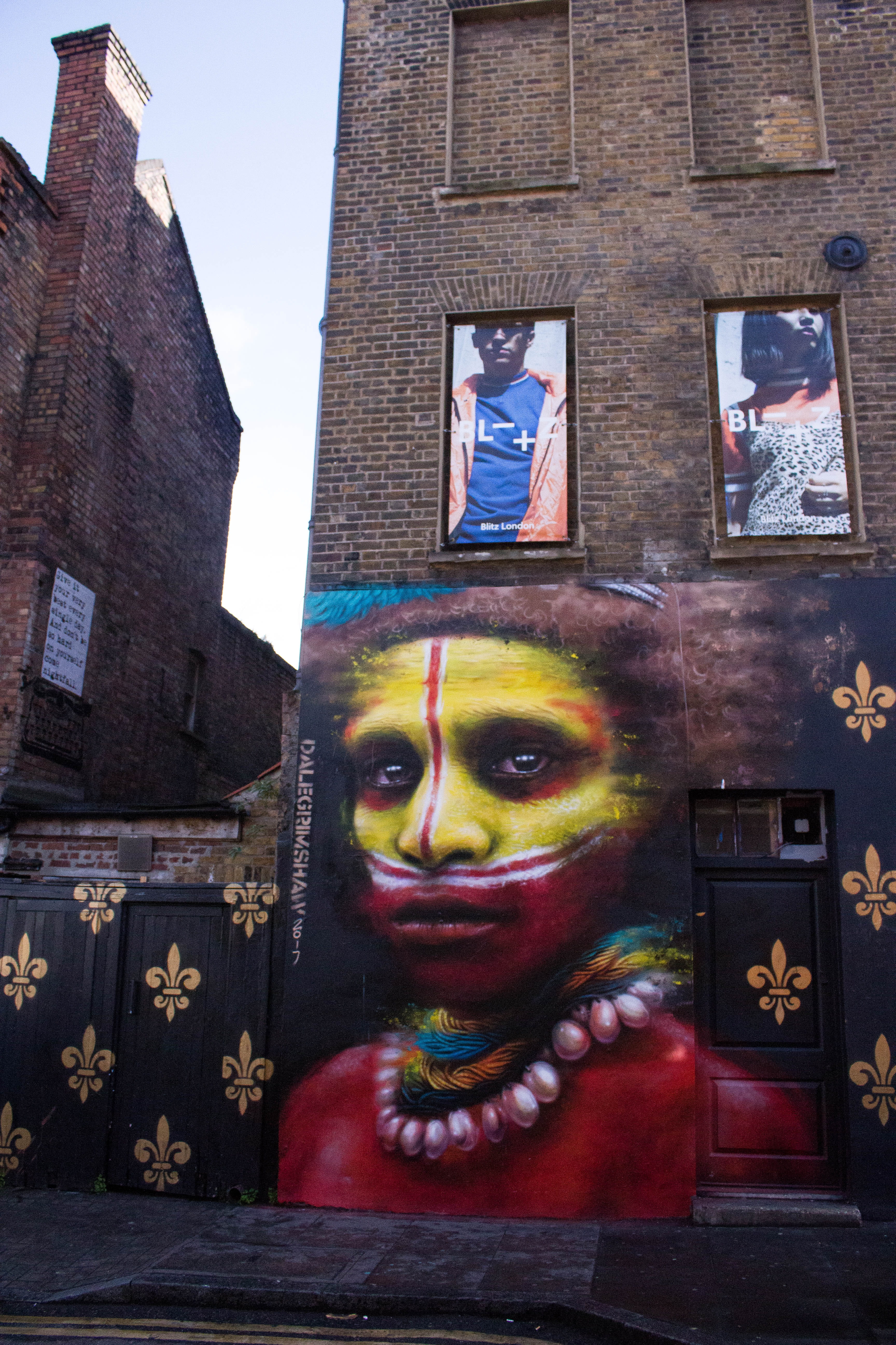 looking at camera, shoreditch, united kingdom, street art, women, human representation, festival, art, graffiti, brick lane, building, representation, artwork, Phone HD Wallpaper