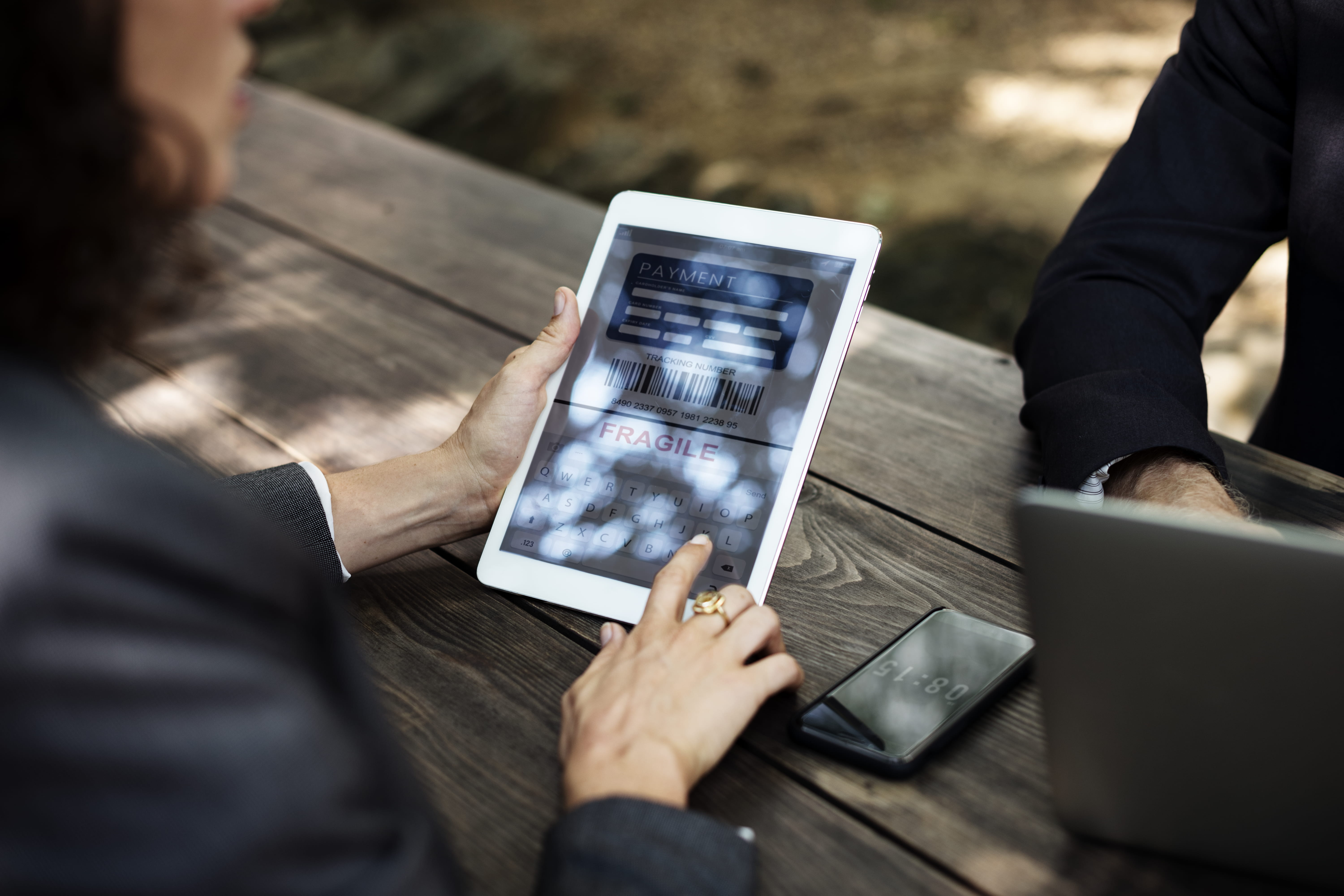 5K, planning, using computer, digital tablet, human hand, outdoors, connection, hand, blur, holding, man, woman, portable, meeting, technology, sit, surfing the net, HD Wallpaper