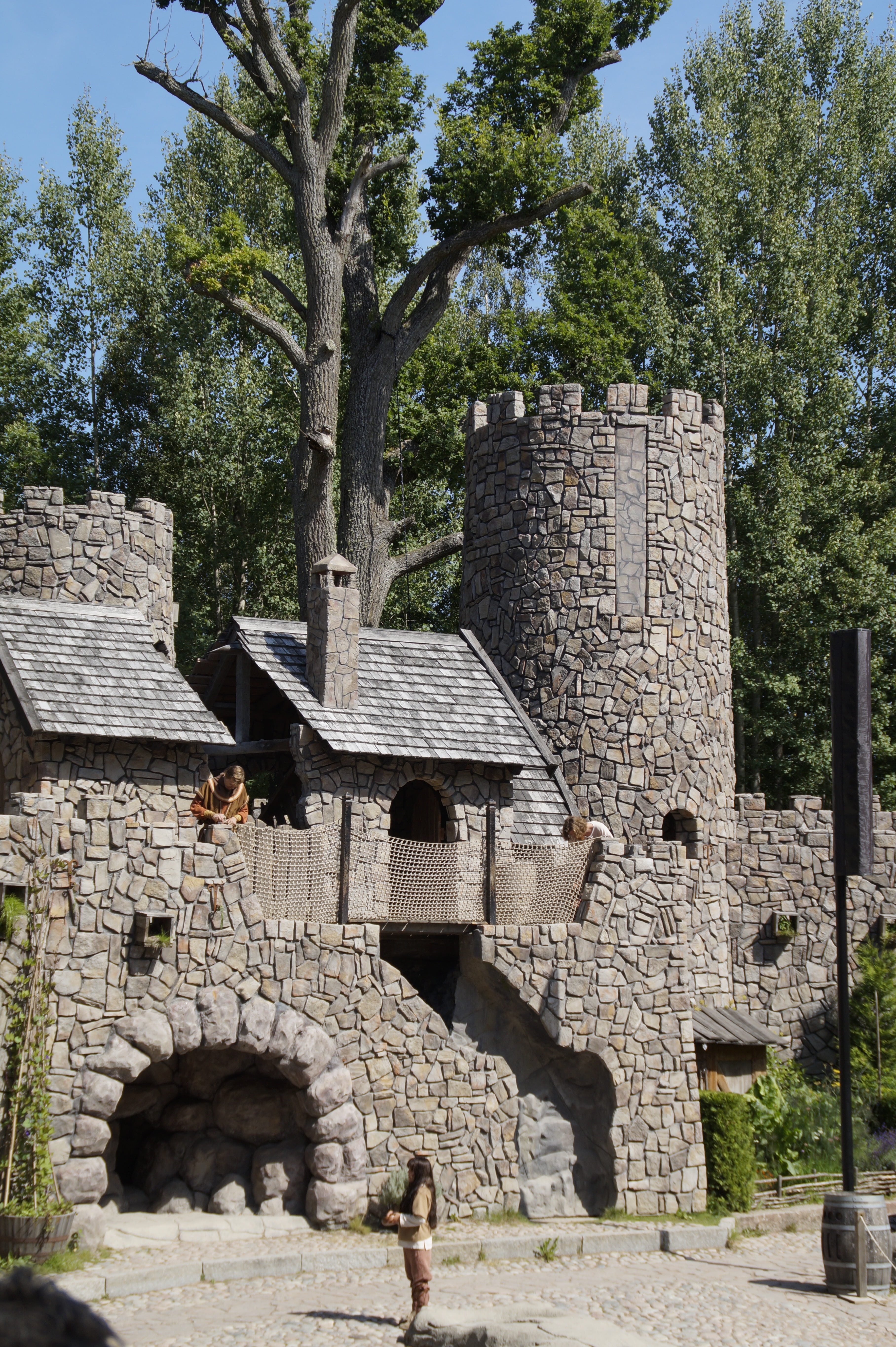 sweden, castle, belief, theater, solid, matthisburg, history, actor, building, astrid lindgren, nature, built structure, ancient, lindgren, astrid lindgrens world, Phone HD Wallpaper