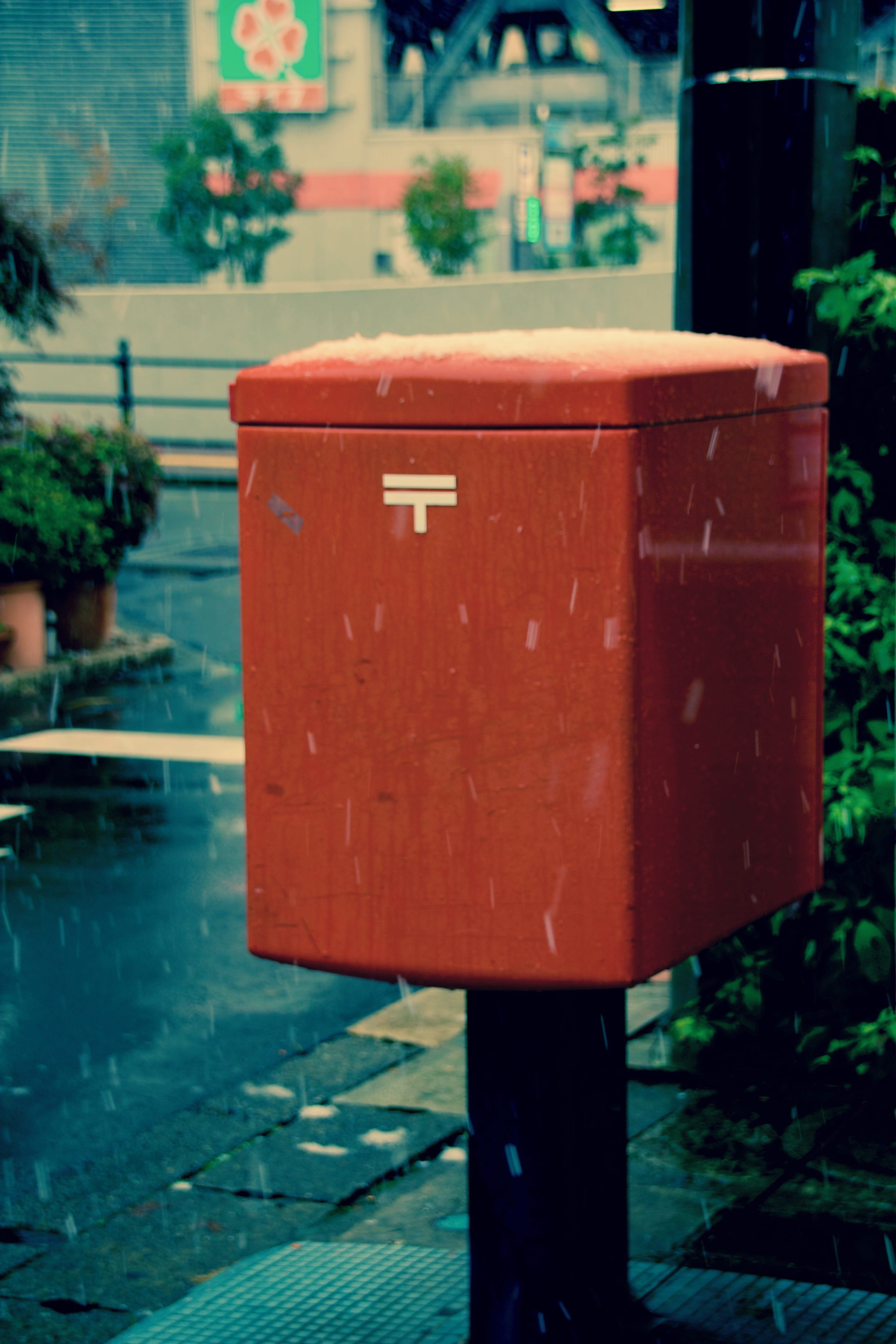focus on foreground, no people, nature, public mailbox, post, mailbox, mail, box, sagamiono, snow, close-up, sagamihara, correspondence, architecture, orange color, Phone HD Wallpaper