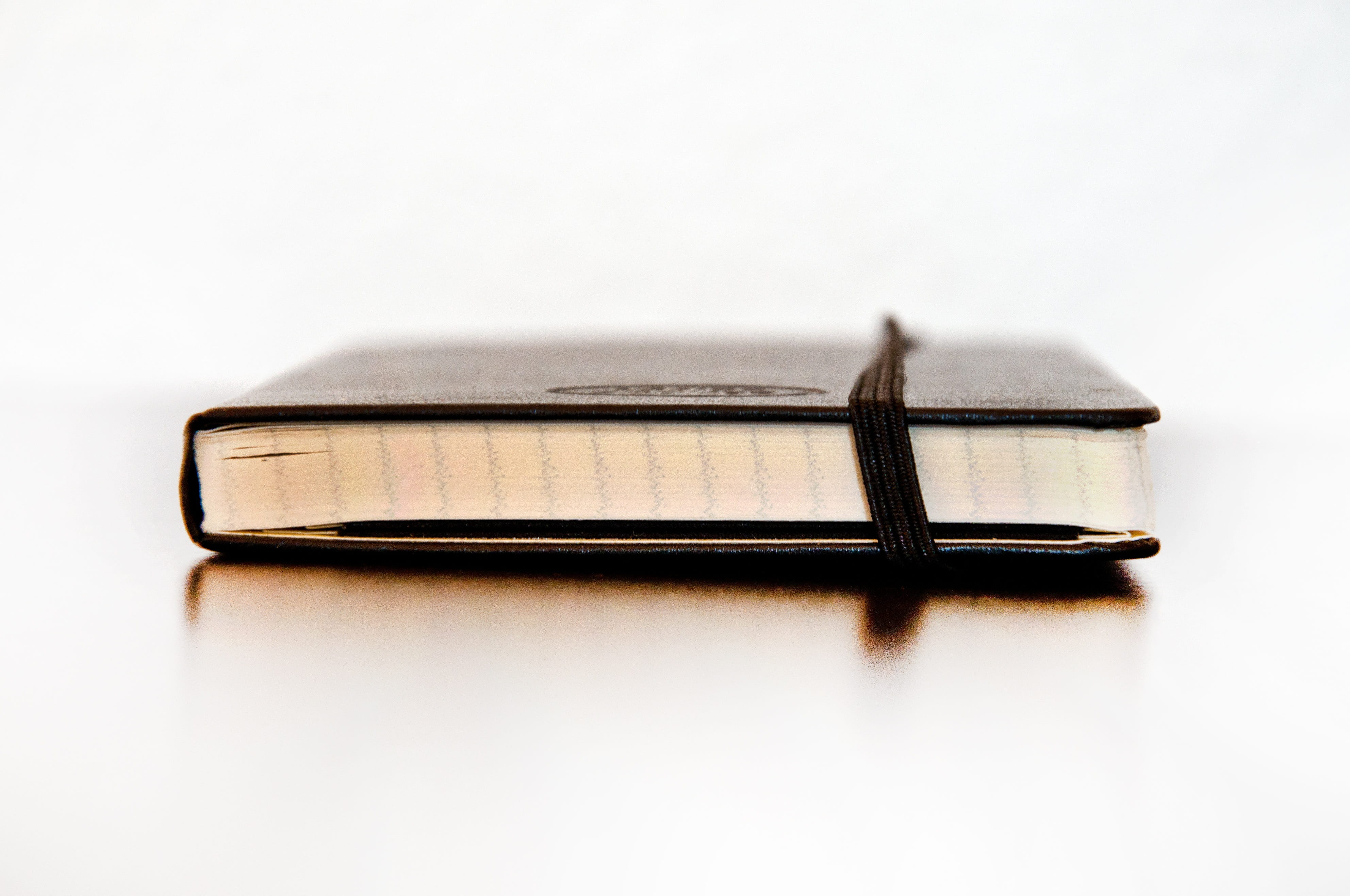 notebook, studio shot, side view, close-up, fountain pen, indoors, literature, simplicity, publication, white background, copy space, no people, antique, HD Wallpaper