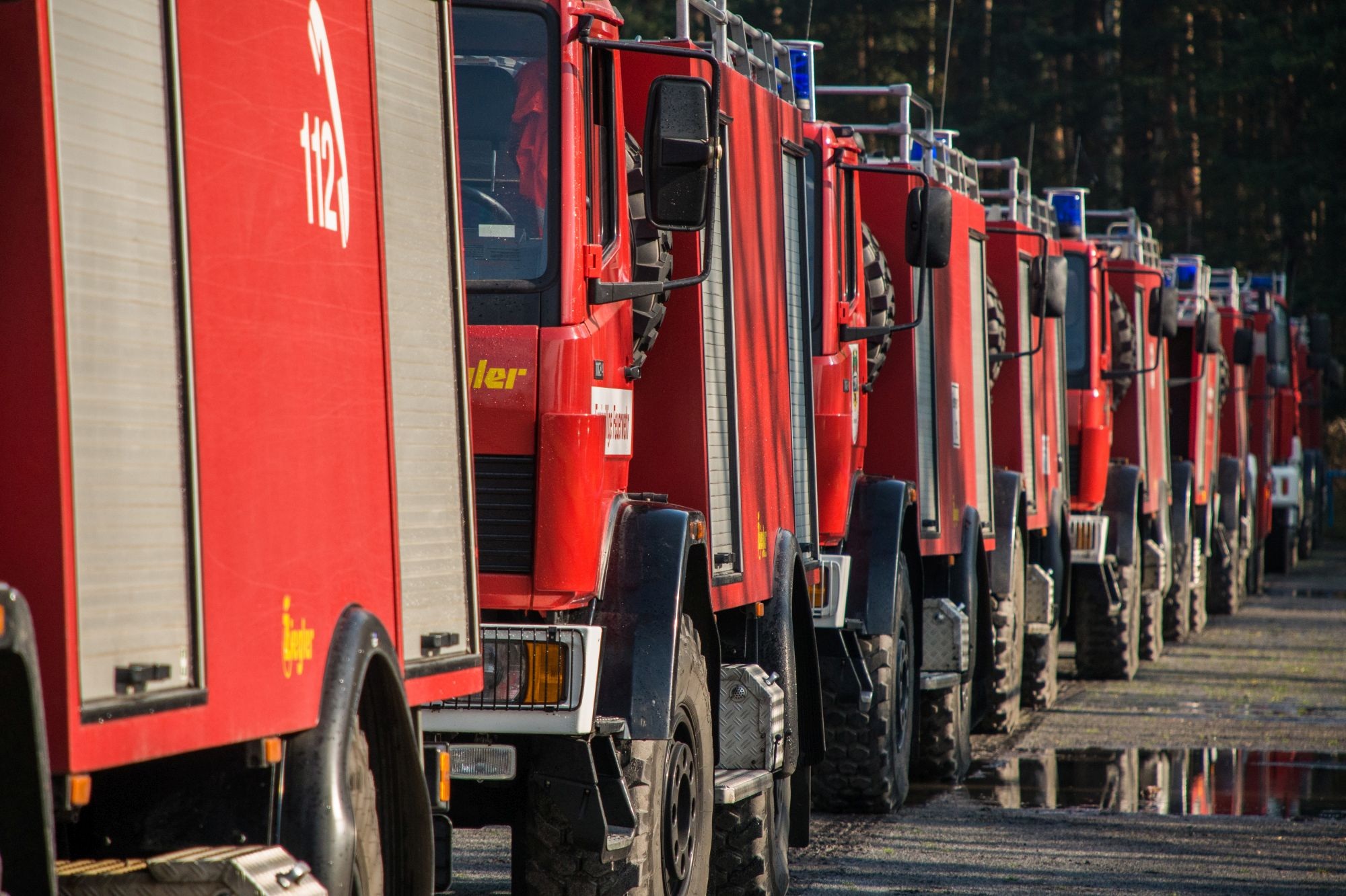 transportation, abundance, lausitz, 1080P, side by side, sunlight, vice, orange color, voluntary, land vehicle, trucks, no people, fire truck, large group of objects, HD Wallpaper