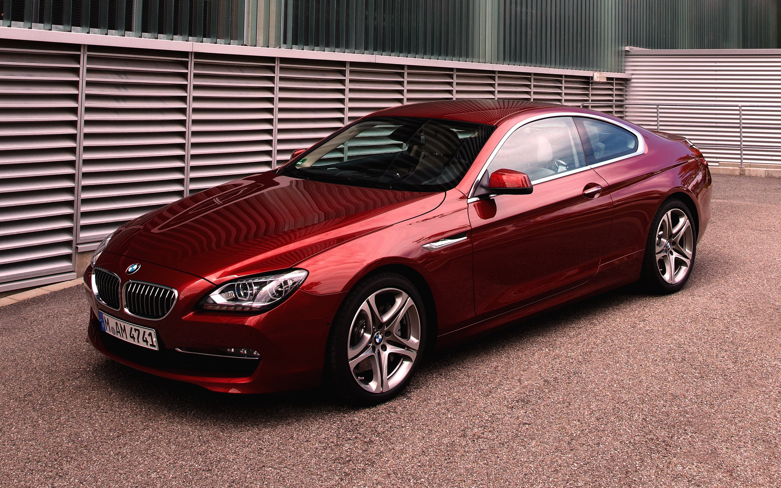 garage, bmw, 2K, reflection, elegance, series, grille, city, front View, vintage car, motor Vehicle, luxury, sedan, engine, modern, business, wheel, retro styled, HD Wallpaper