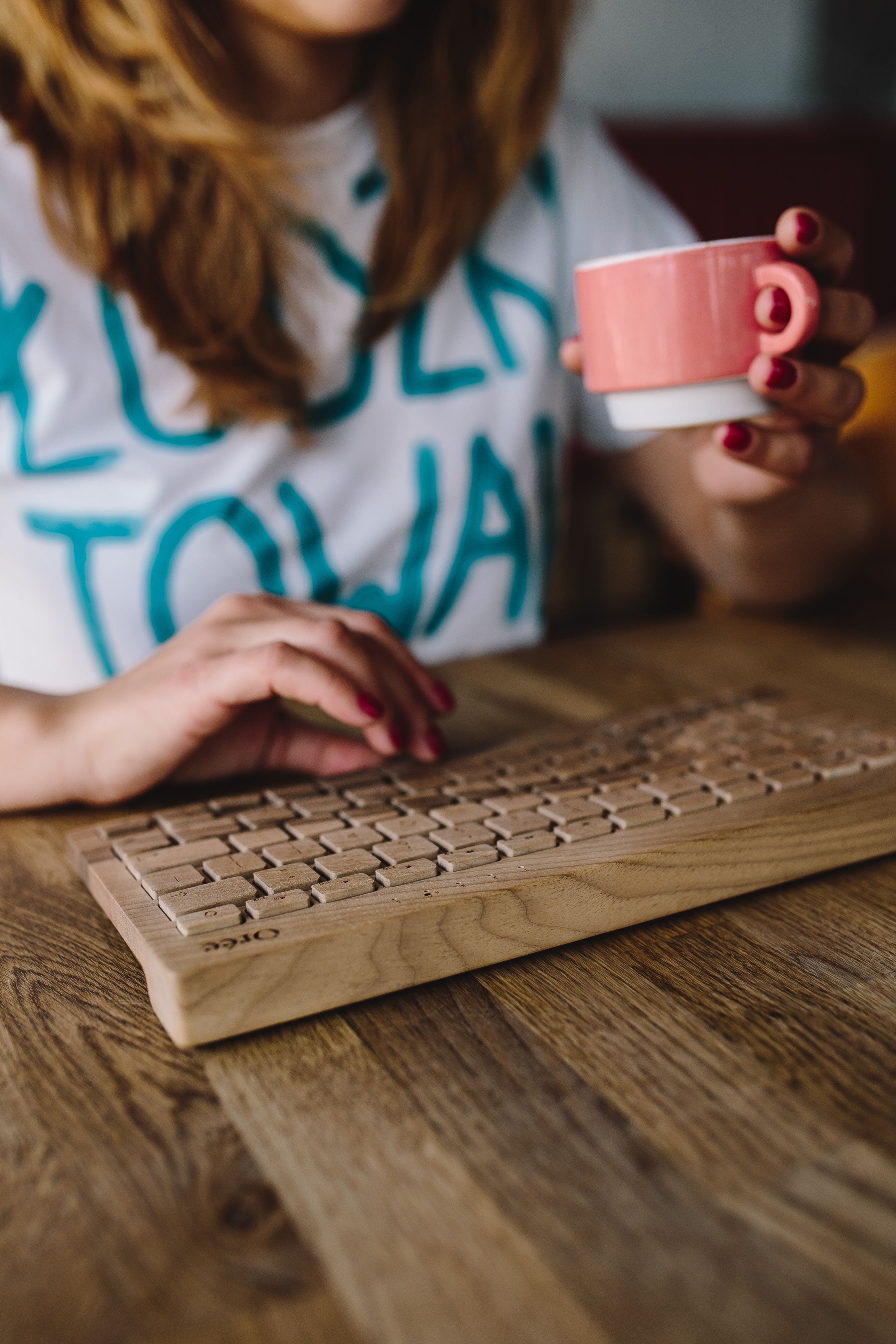 wooden, girls, wireless, wood - material, hands, workspace, text, women, food and drink, woman, typing, cup, 4K, drink, connection, sitting, caucasian Ethnicity, Phone HD Wallpaper