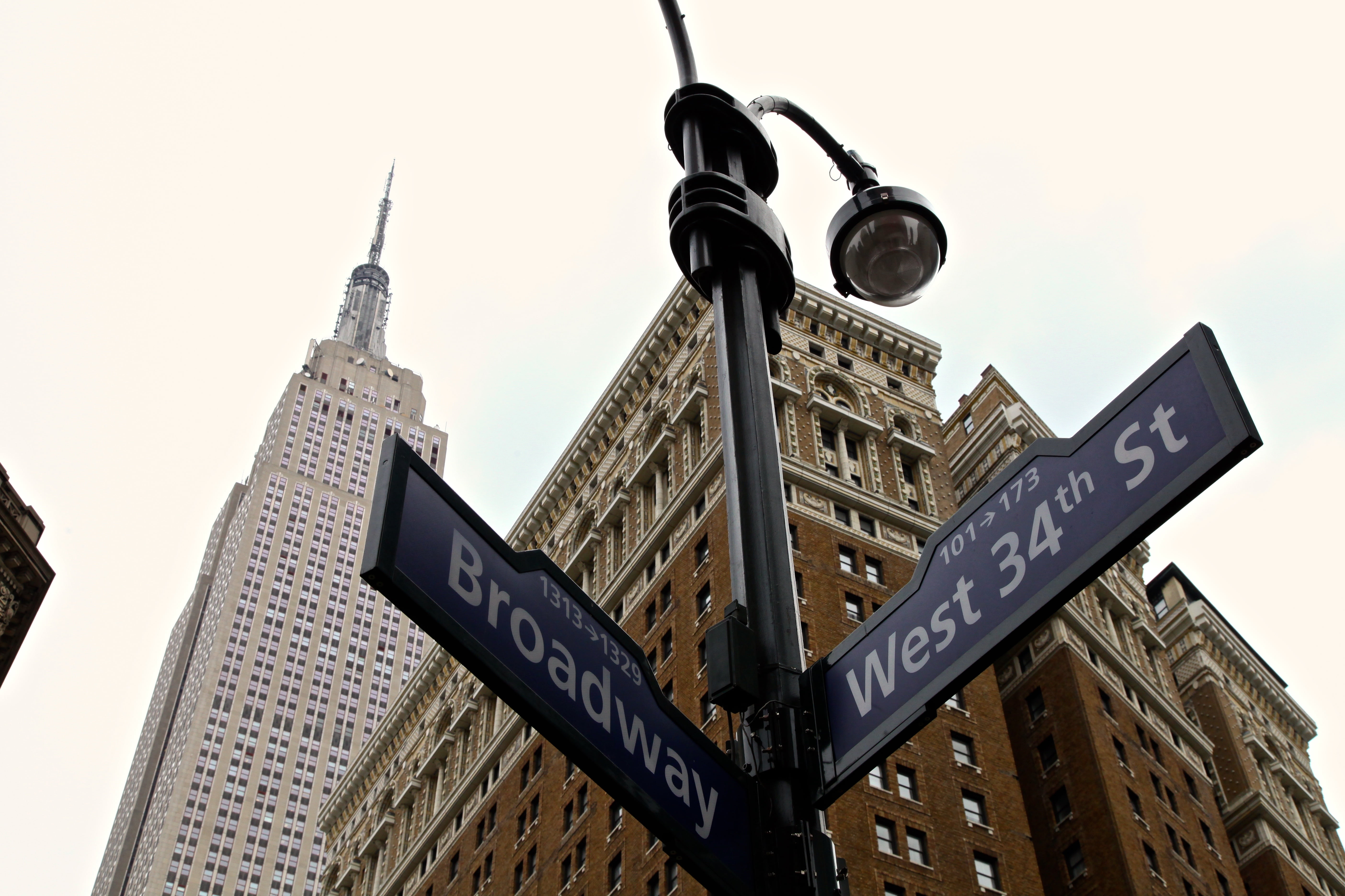 outdoors, sky, urban, building, empire state building, sign, 34th street, 5K, st, new york, landmark, communication, signage, unites states, midtown, broadway, HD Wallpaper
