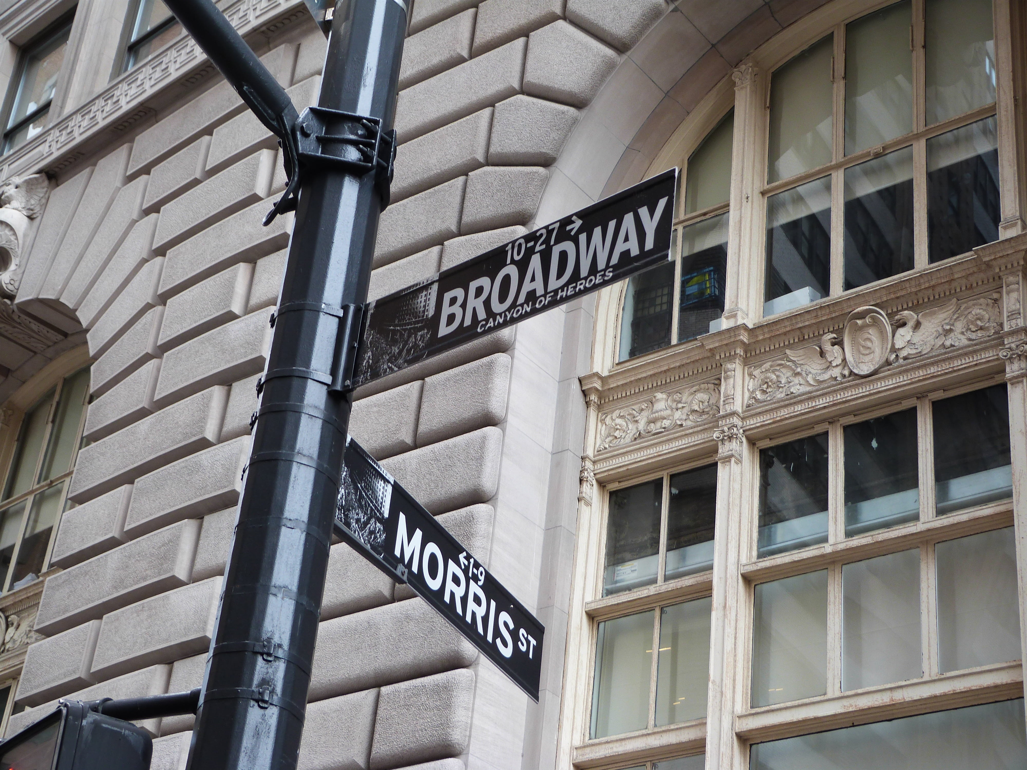big apple, text, glass - material, information sign, city, low angle view, street sign, outdoors, building exterior, architecture, directional sign, western script, HD Wallpaper