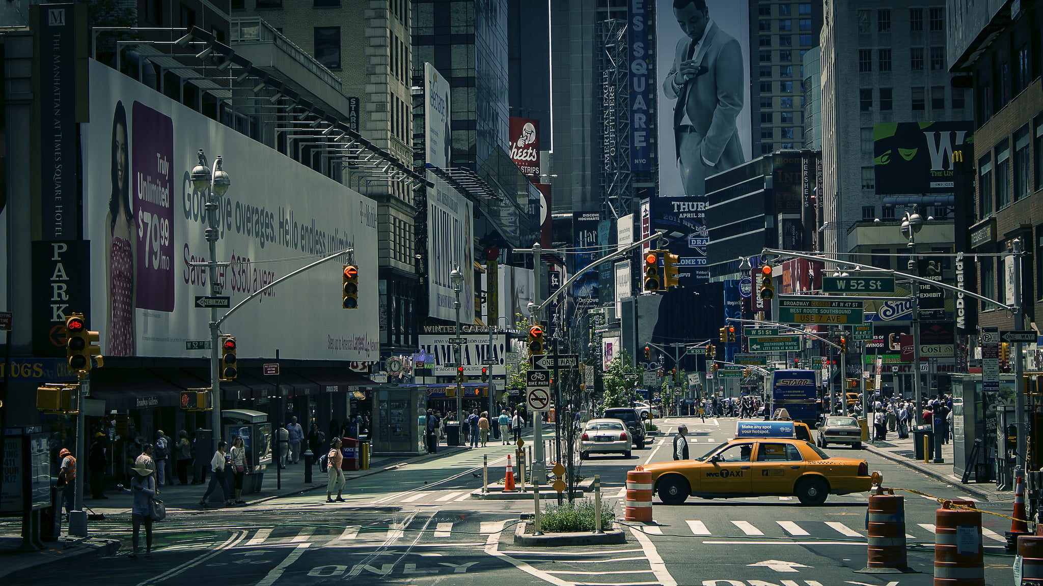 building Exterior, japan, modern, crowded, editorial, pedestrian, avenue, USA, office building exterior, commercial Sign, New York City, road Intersection, HD Wallpaper