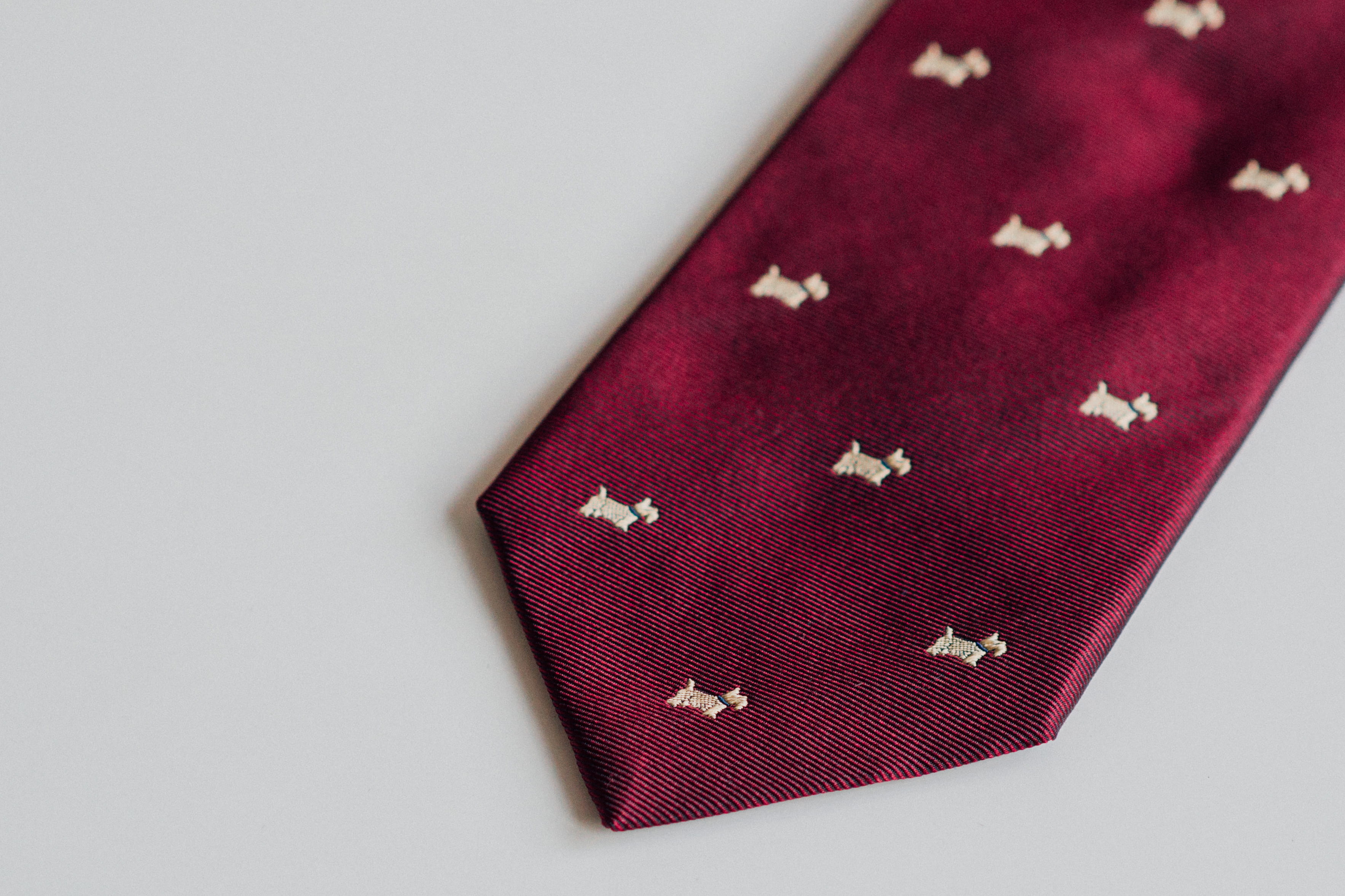 red, white color, clothing, design, maroon, purple, high angle view, copy space, studio shot, emotion, close-up, shape, star shape, pattern, indoors, tie, HD Wallpaper