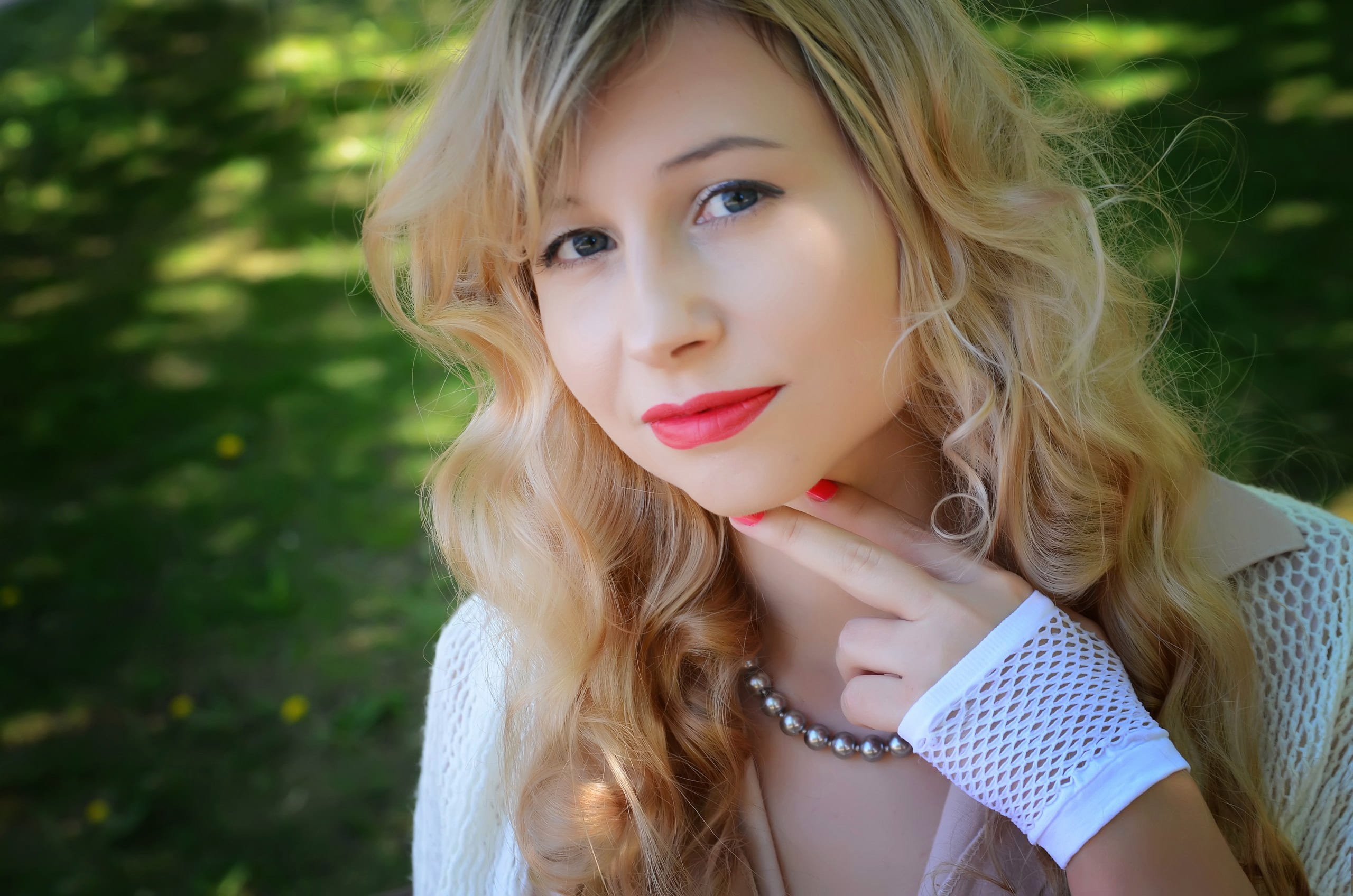 adult, woman, beautiful woman, posture, teenager, real people, portrait, young adult, lipstick, one person, person, blond hair, day, close-up, focus on foreground, HD Wallpaper