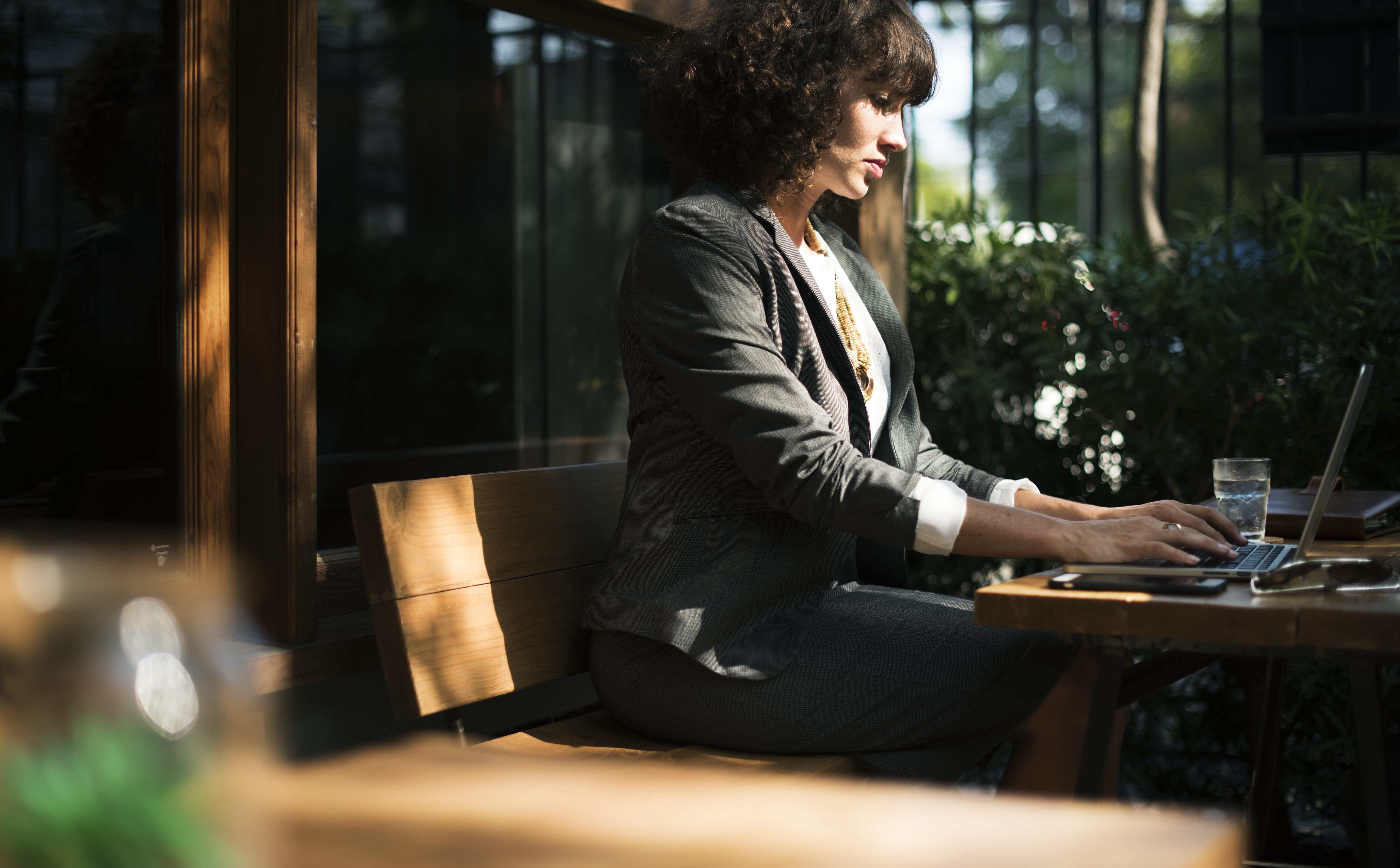 table, food and drink, drink, business person, businesswoman, internet, one person, communication, wireless technology, laptop, women, coffee shop, typing, HD Wallpaper