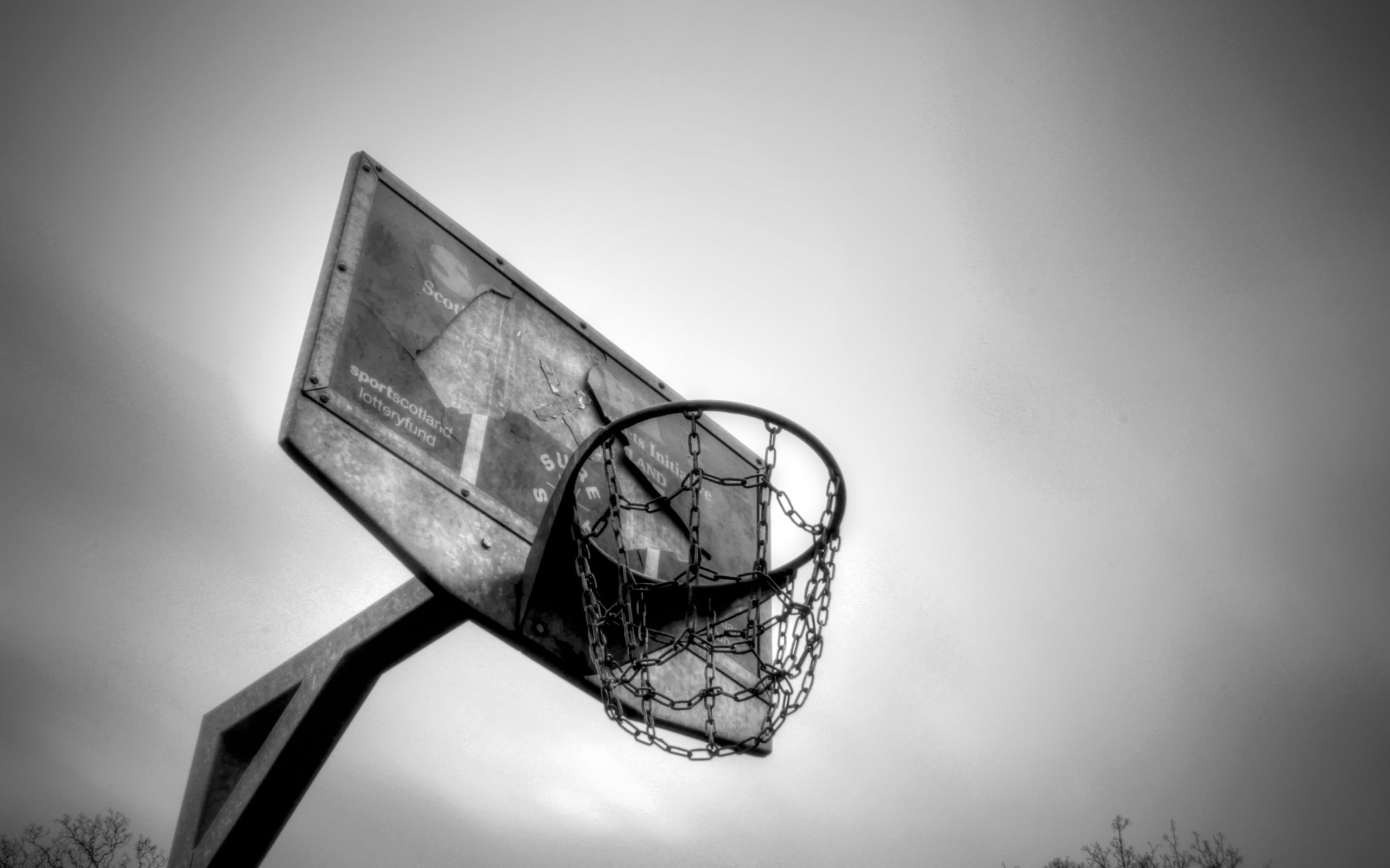 sports equipment, low angle view, nature, ring, vignette, relaxation, outdoors, copy space, shield, damaged, old, architecture, leisure activity, basketball hoop, HD Wallpaper