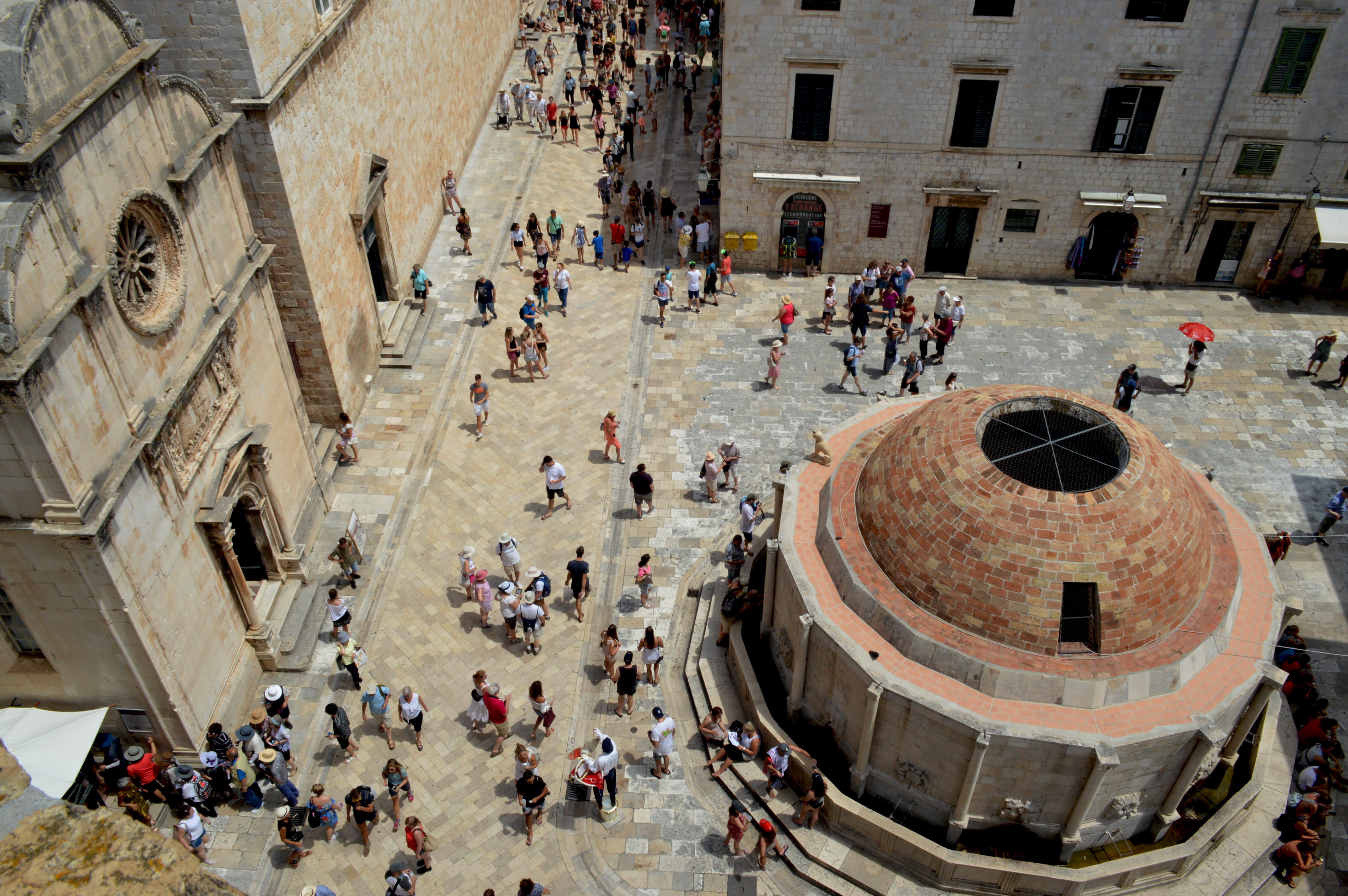building exterior, large group of people, ancient civilization, leisure activity, outdoors, tourist, tourism, built structure, real people, architecture, HD Wallpaper