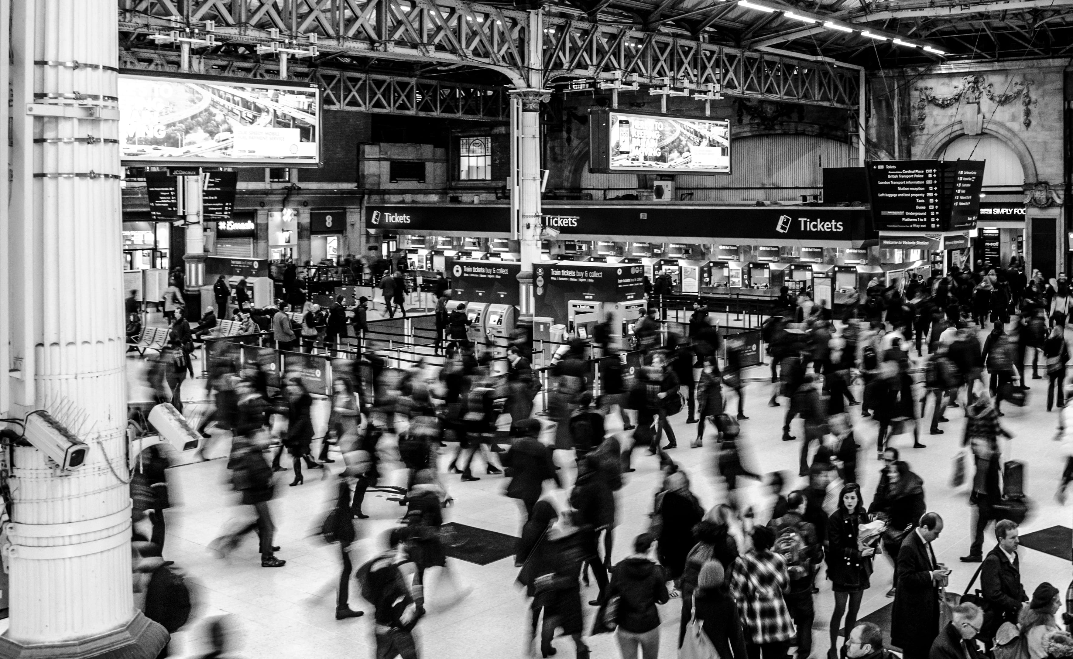 wear, crowded, time lapse, public, photography, men, adult, railway, long exposure, city life, pavement, black and white, cameras, architecture, everyday people, HD Wallpaper