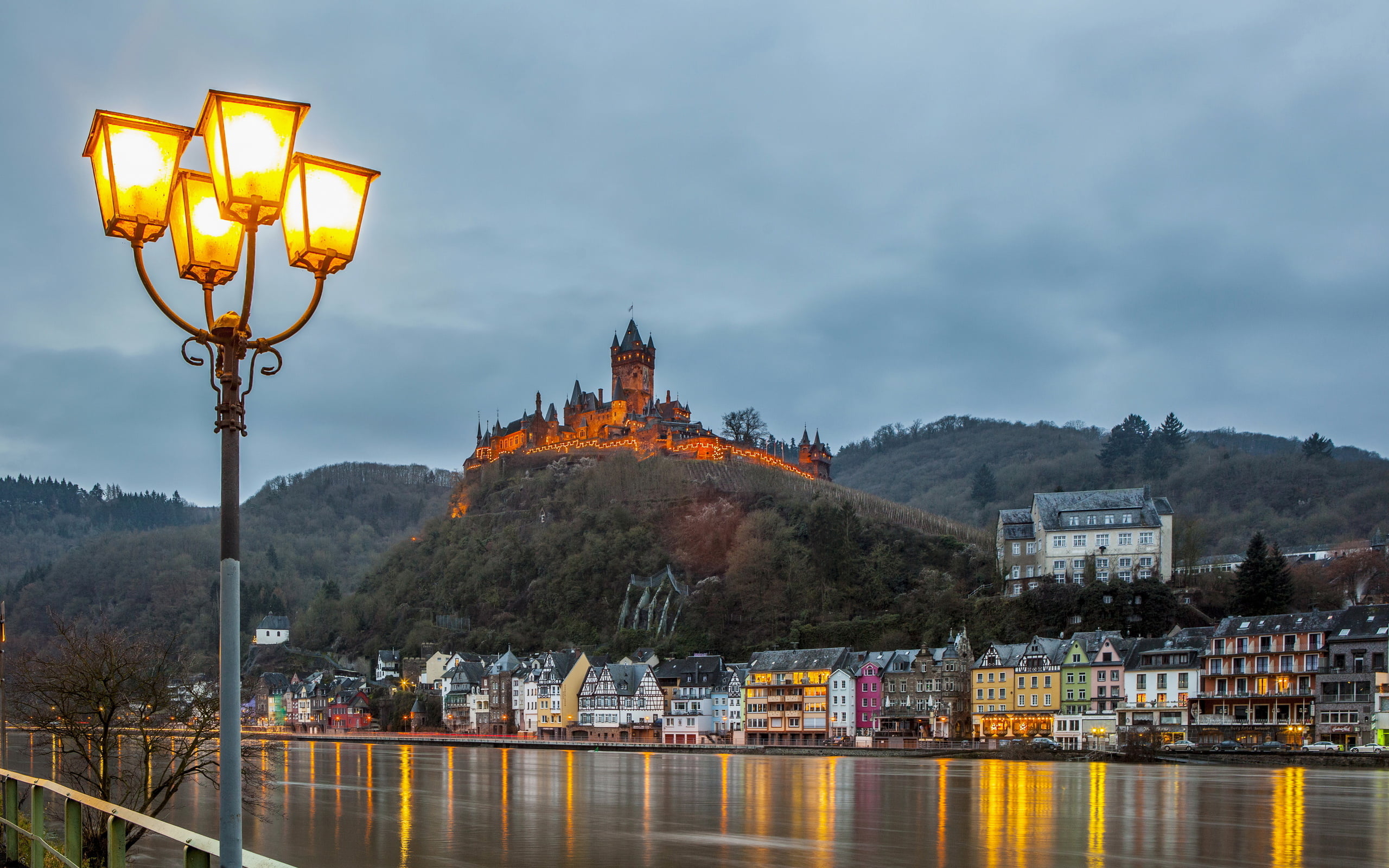 building exterior, mountain, germany, dusk, mounten, black, street light, outdoors, cloud - sky, illuminated, city, building, lighting equipment, religion, HD Wallpaper
