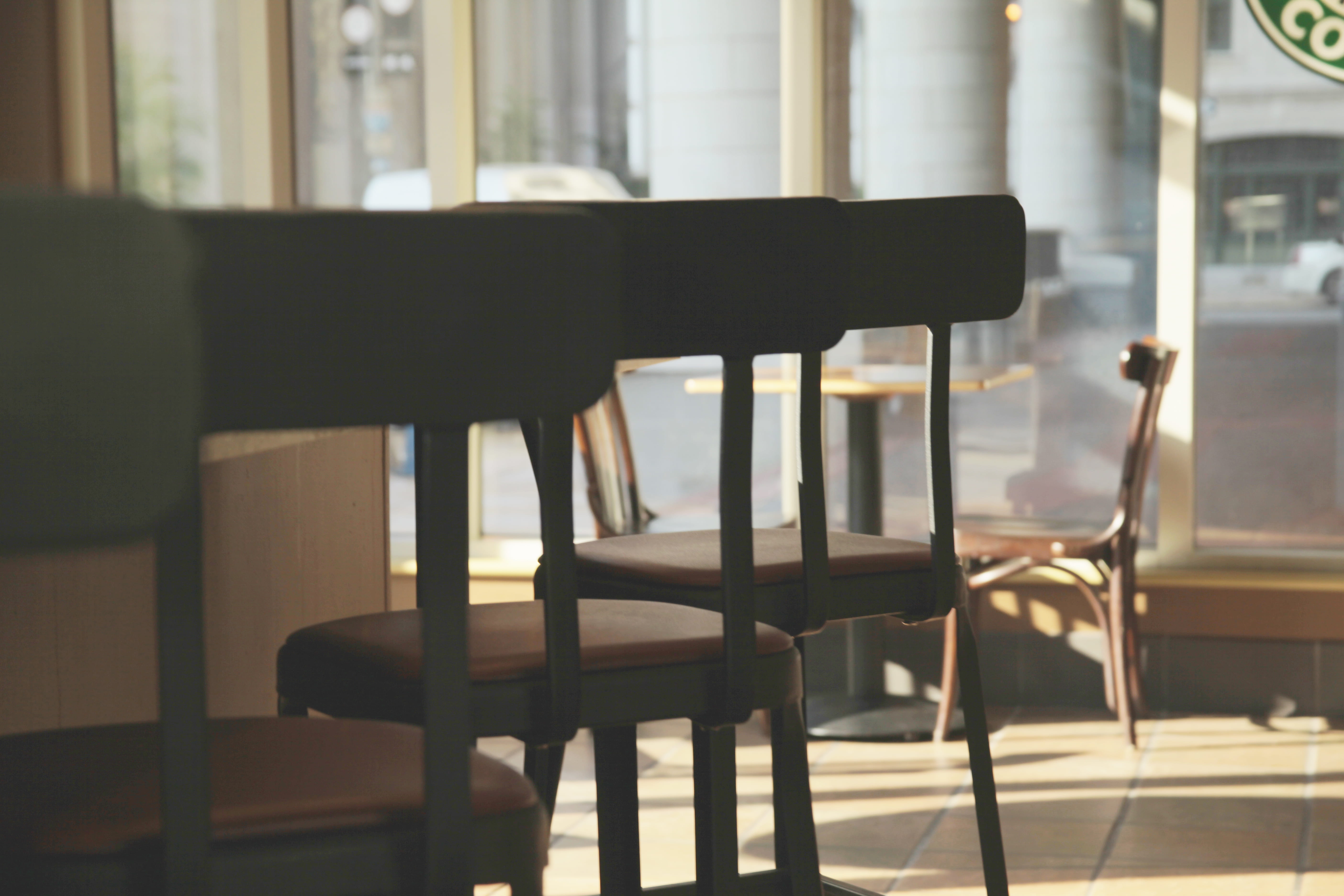 shop, day, architecture, store, furnishing, photography, dim, chair, 5K, glass - material, coffee shop, light, tiled, placed, nature, restaurant, lit, HD Wallpaper