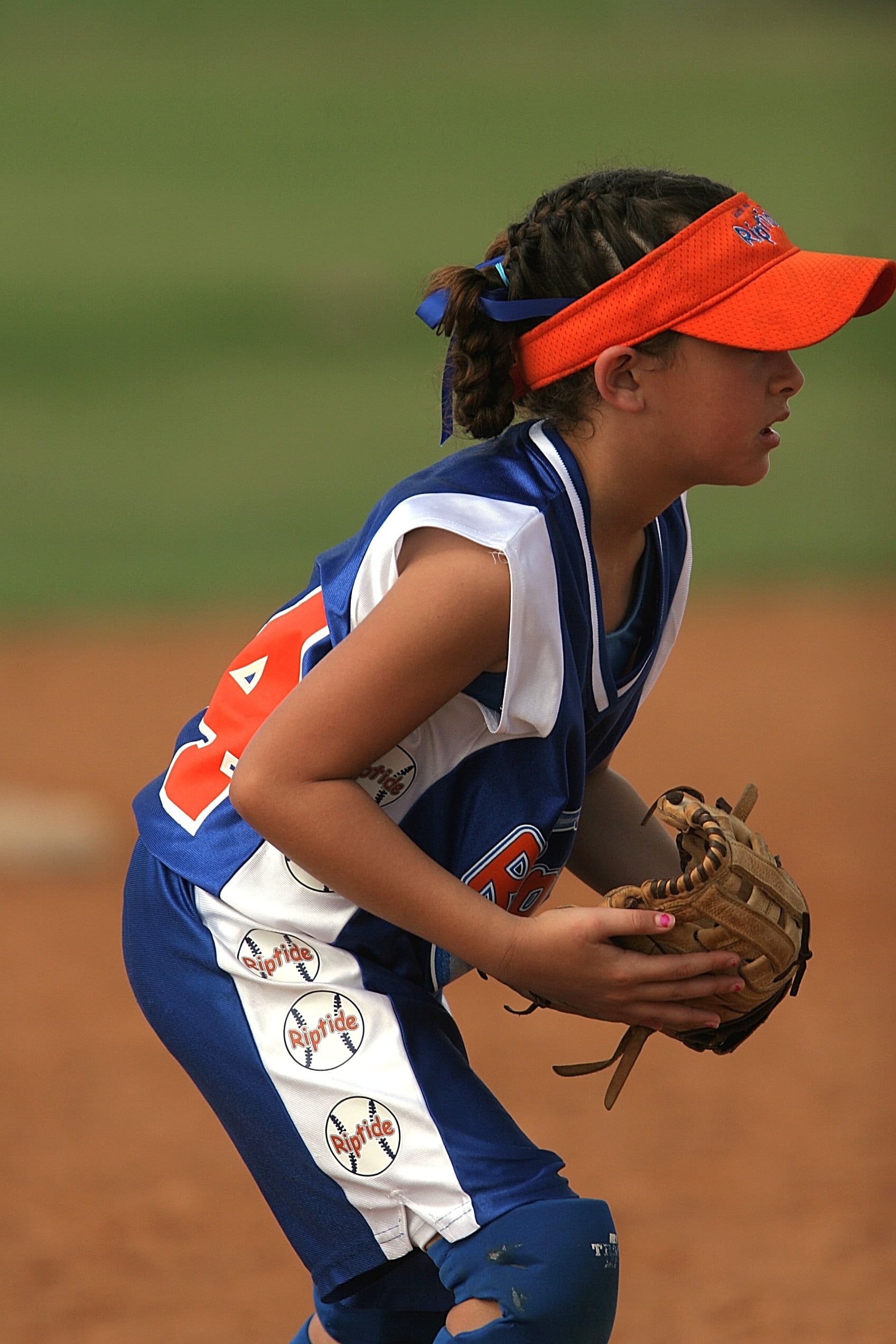 waiting, sports Uniform, concentration, day, softball, game, one person, action, pre-adolescent child, males, young, field, player, competitive Sport, cap, Phone HD Wallpaper