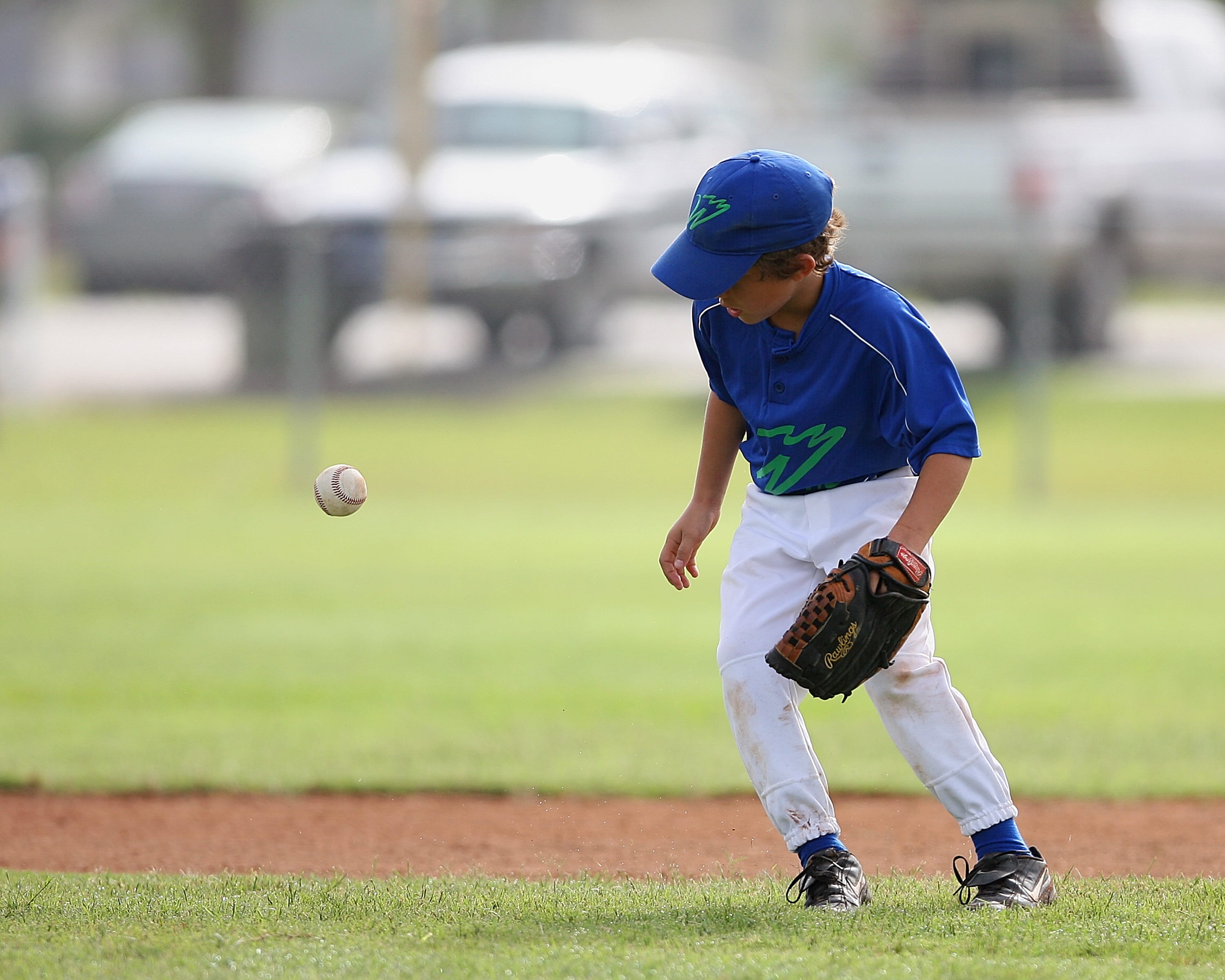 clothing, day, one man only, baseball uniform, dirt, Bounce, focus on foreground, one person, boys, standing, athletic, males, athlete, grass, youth, 2K, HD Wallpaper