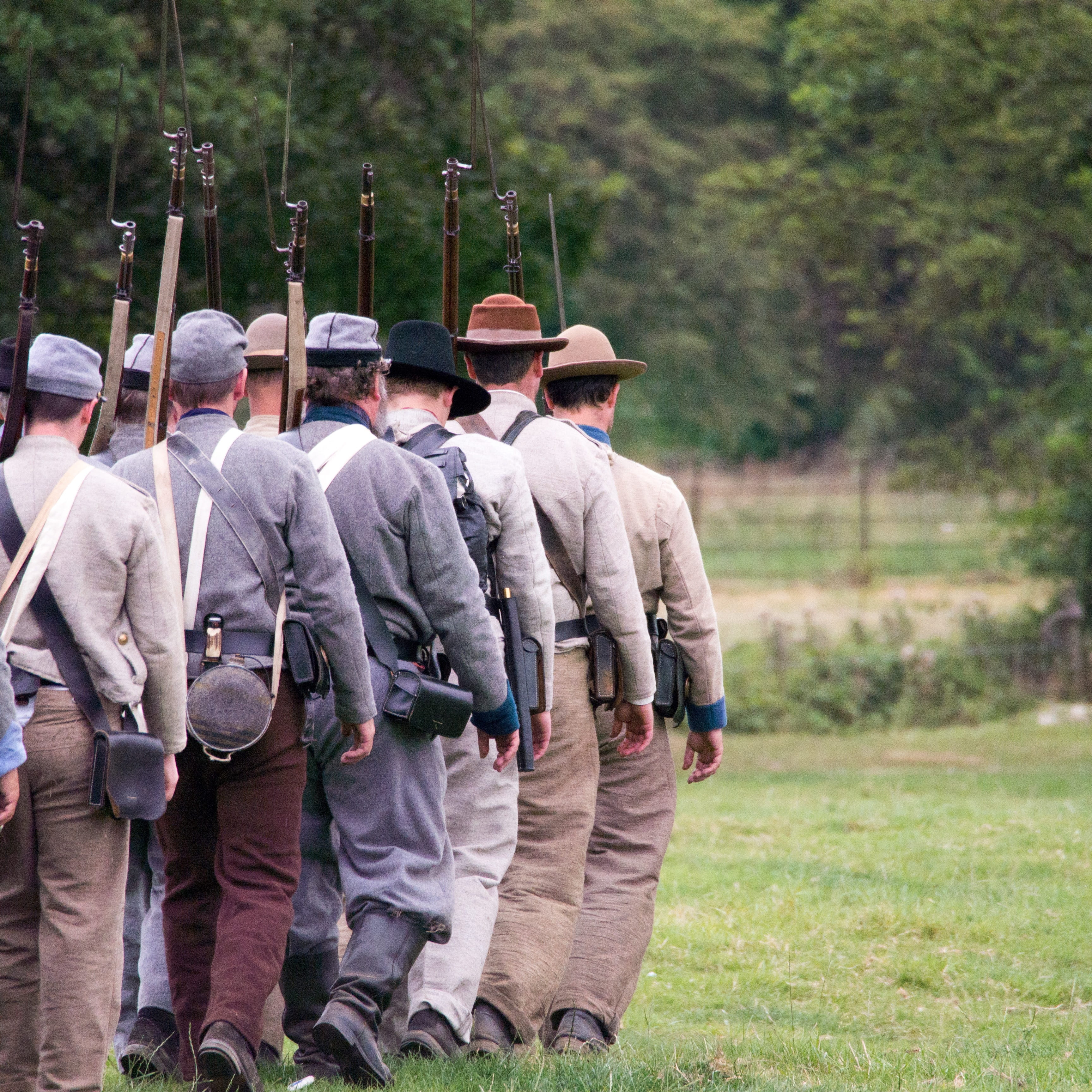 real people, men, army, military, army soldier, living history, historical, tree, rear view, weapon, government, field, uniform, enactment, re, re-enactment, Phone HD Wallpaper