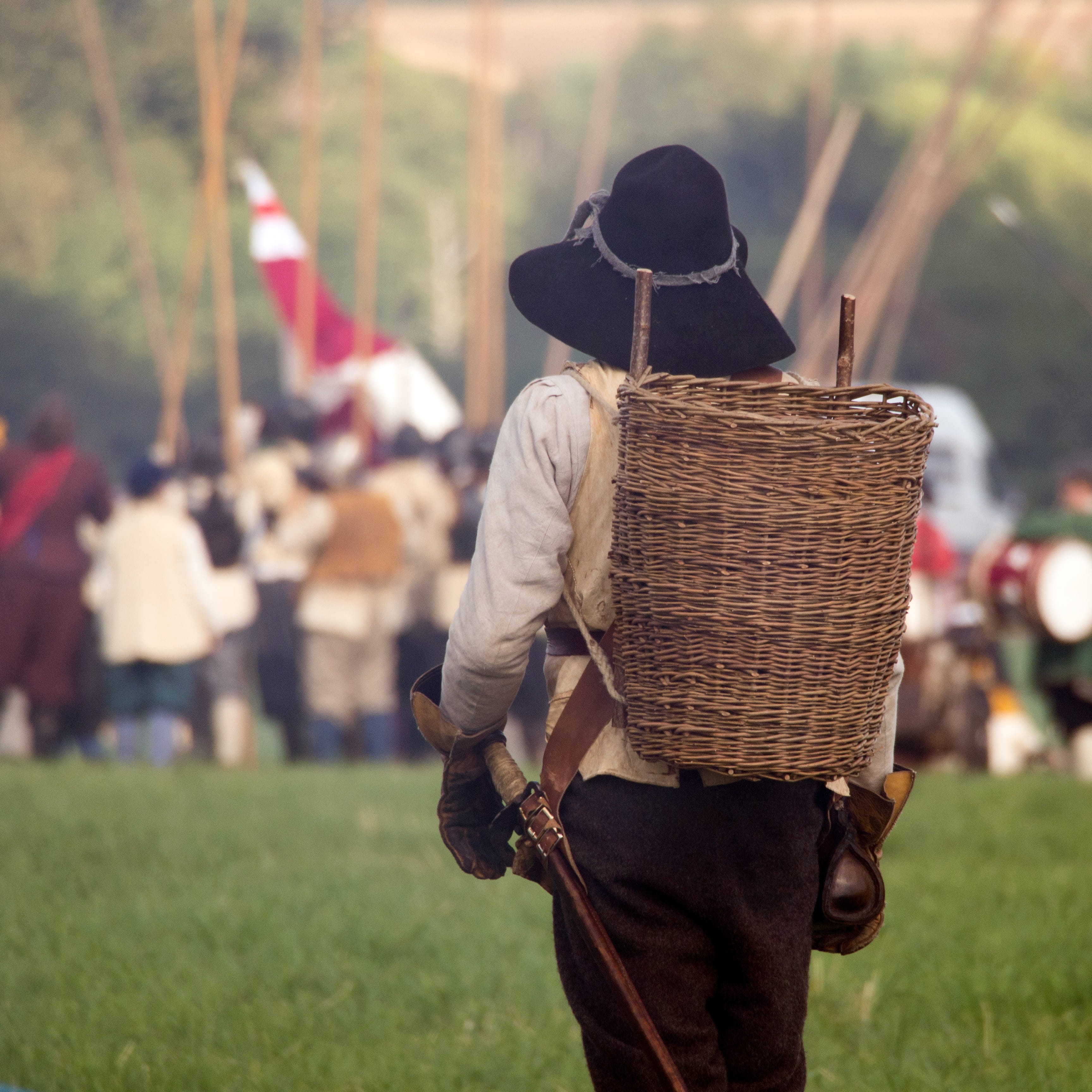people, one person, outdoors, land, Soldier, Weapon, historical, plant, Battle, grass, army, incidental people, hat, real people, clothing, carrying, history, Phone HD Wallpaper