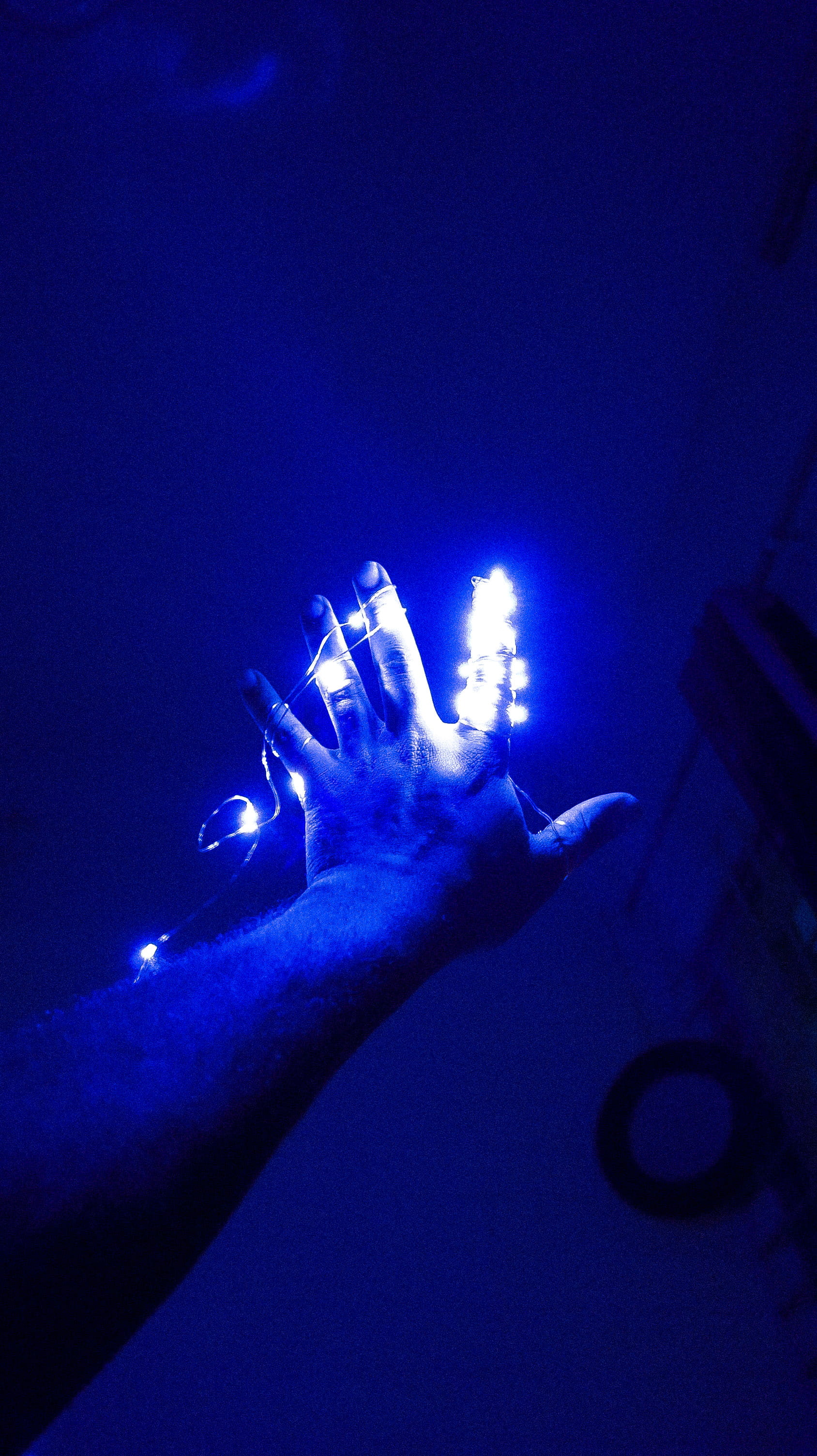 blue, human hand, real people, performance, copy space, dhaka, concert, nightlife, illuminated, arts culture and entertainment, lighting equipment, dark, Phone HD Wallpaper