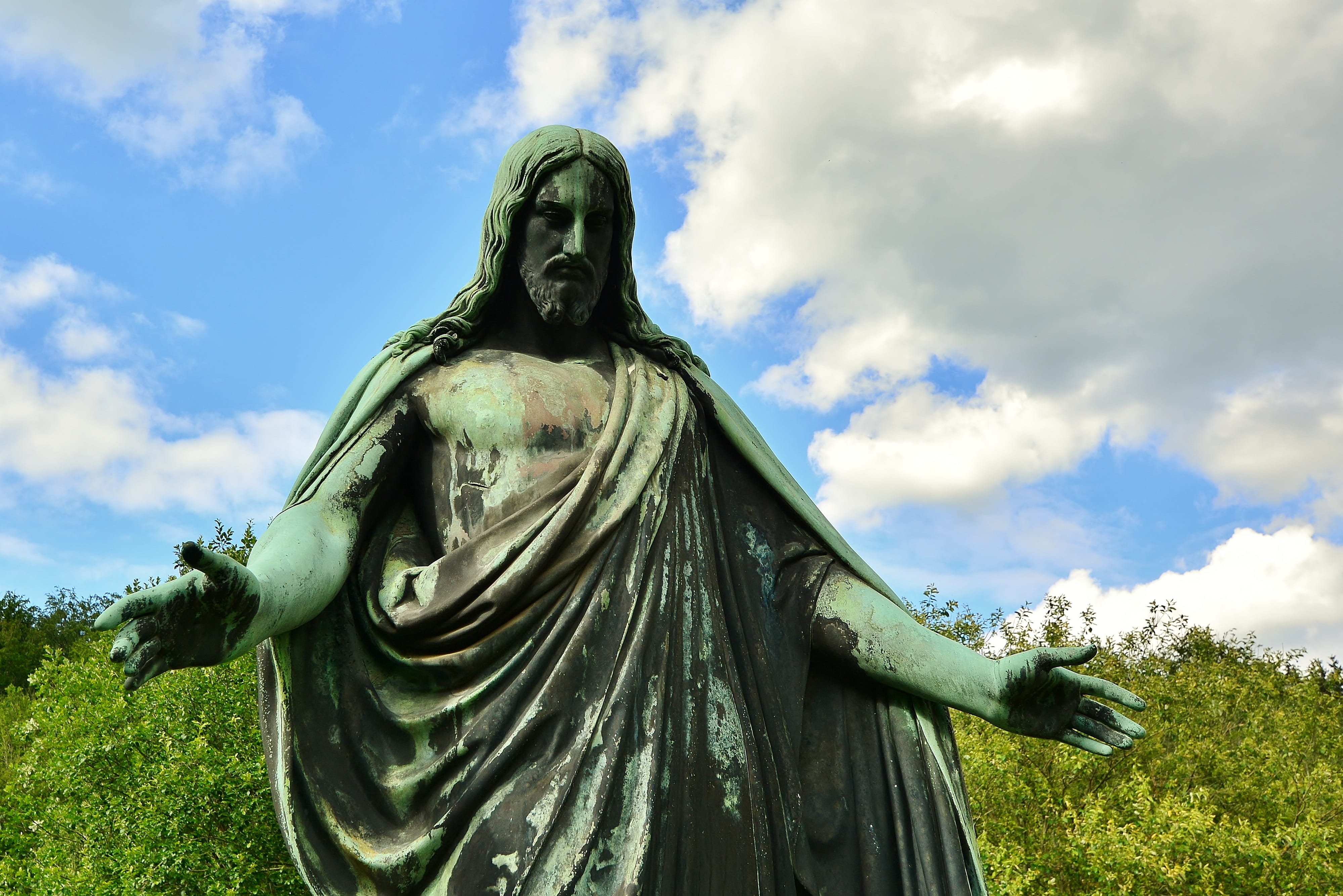 low angle view, nature, 4K, religion, cemetery, outdoors, representation, no people, plant, creativity, human representation, sky, sepulchre, sculpture, HD Wallpaper
