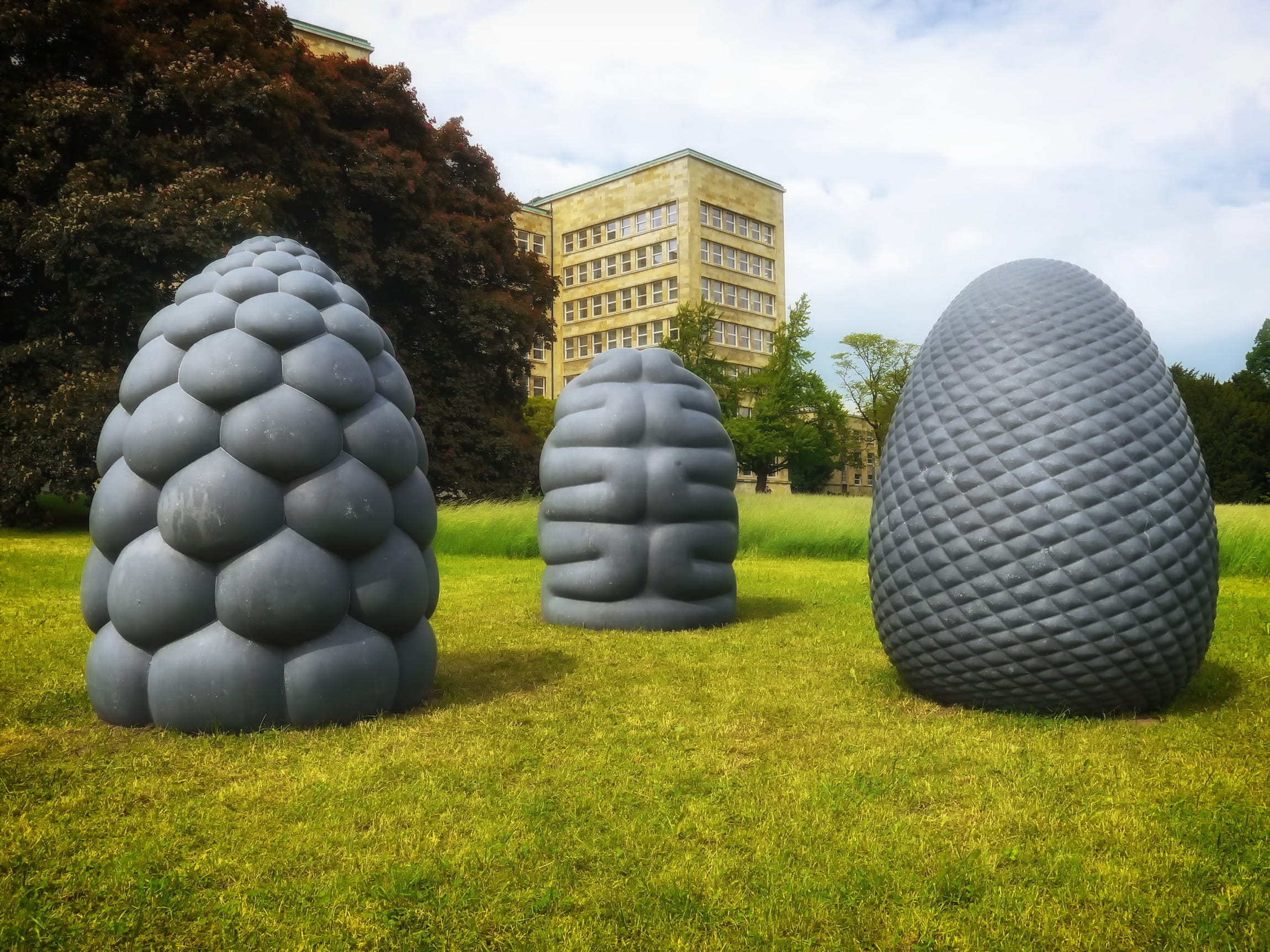 grass, creativity, art and craft, frankfurt, Sculptures, tree, shapes, 1080P, representation, built structure, outdoors, grounds, Artwork, germany, solid, HD Wallpaper