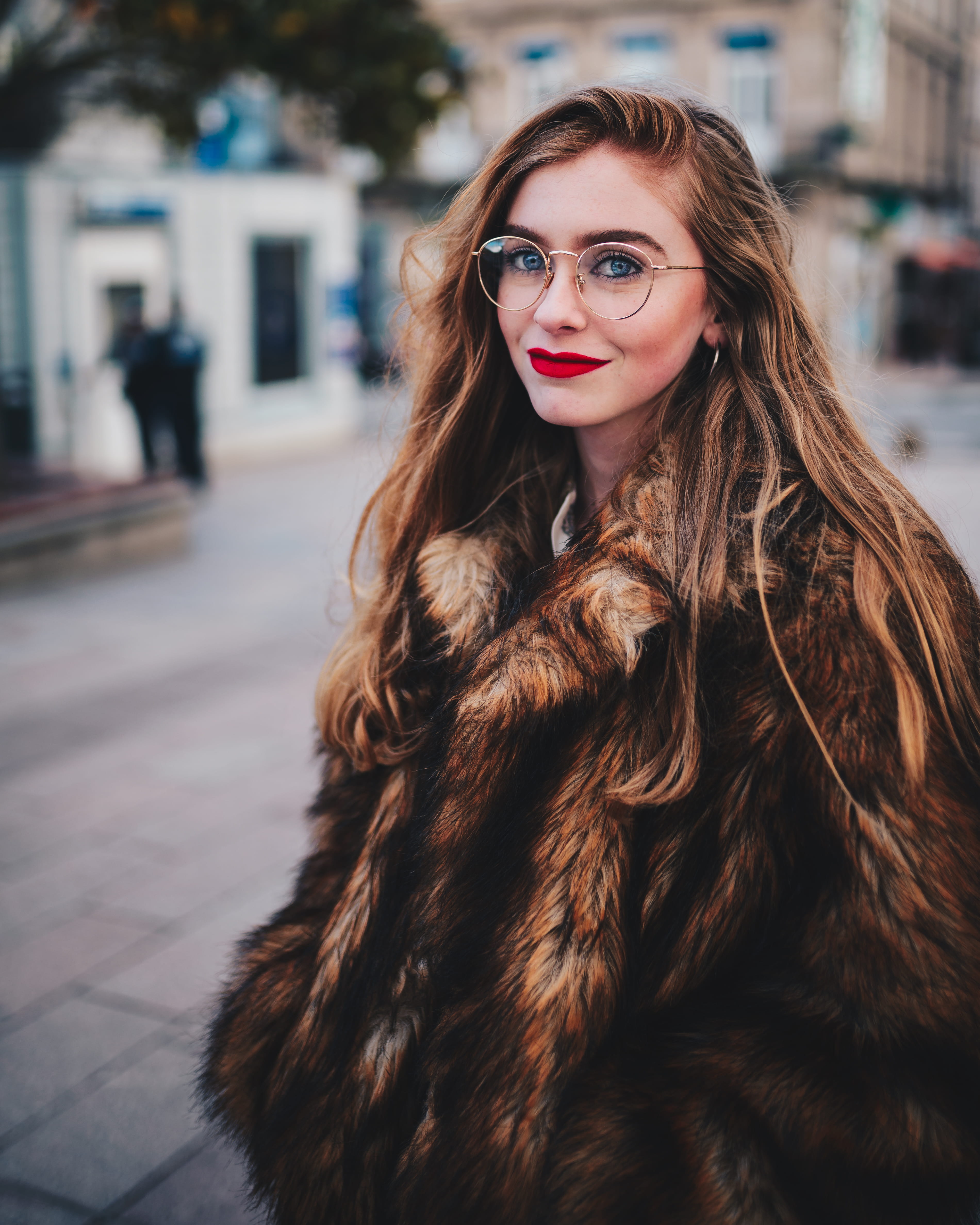 street, pretty, facial expression, real people, fashionable, attractive, 4K, long hair, young women, elegant, woman, one person, female, depth of field, Phone HD Wallpaper