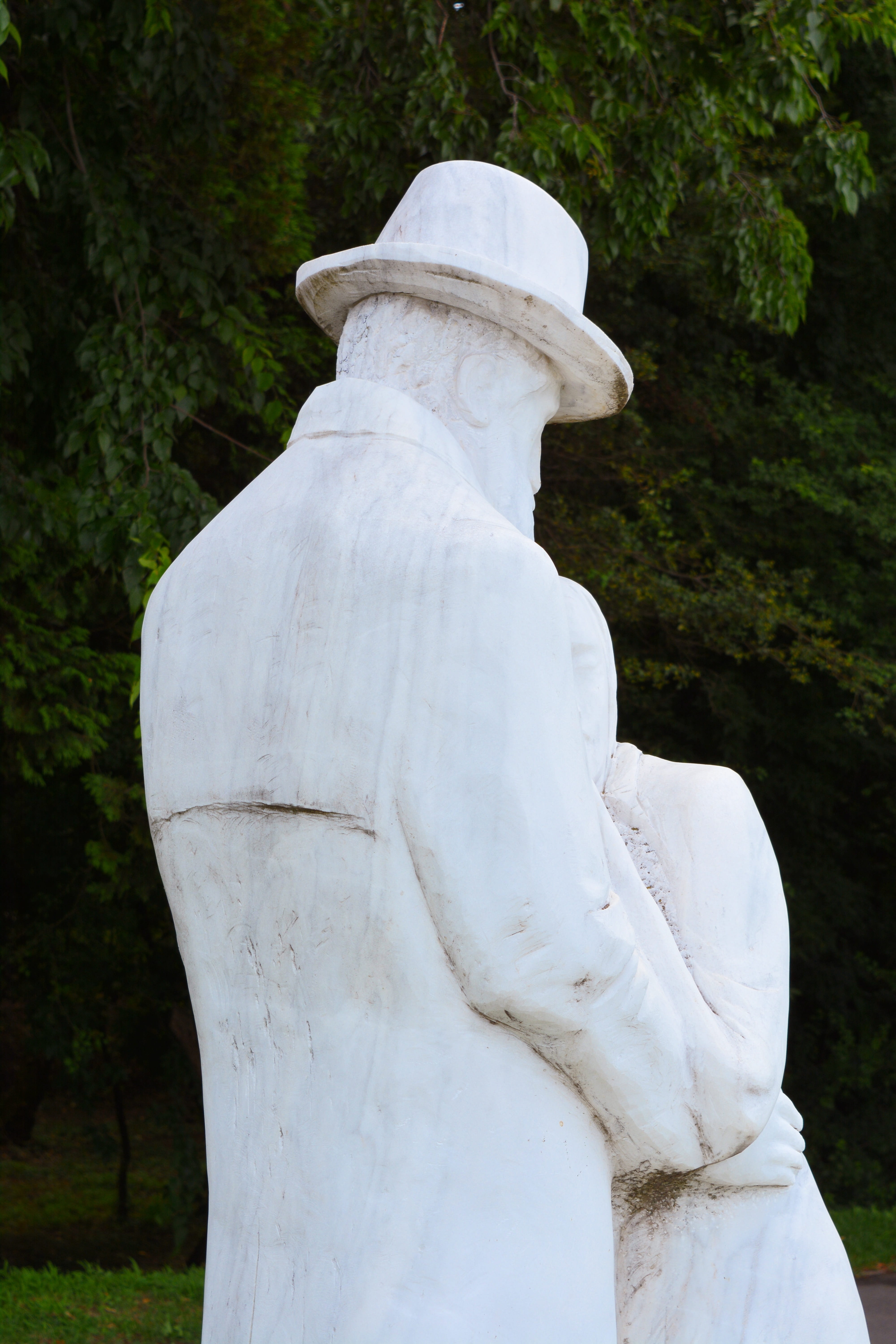 male likeness, Man, representation, day, eagle, sculpture, Hug, human representation, white color, creativity, art and craft, Statue, architecture, marble, Phone HD Wallpaper