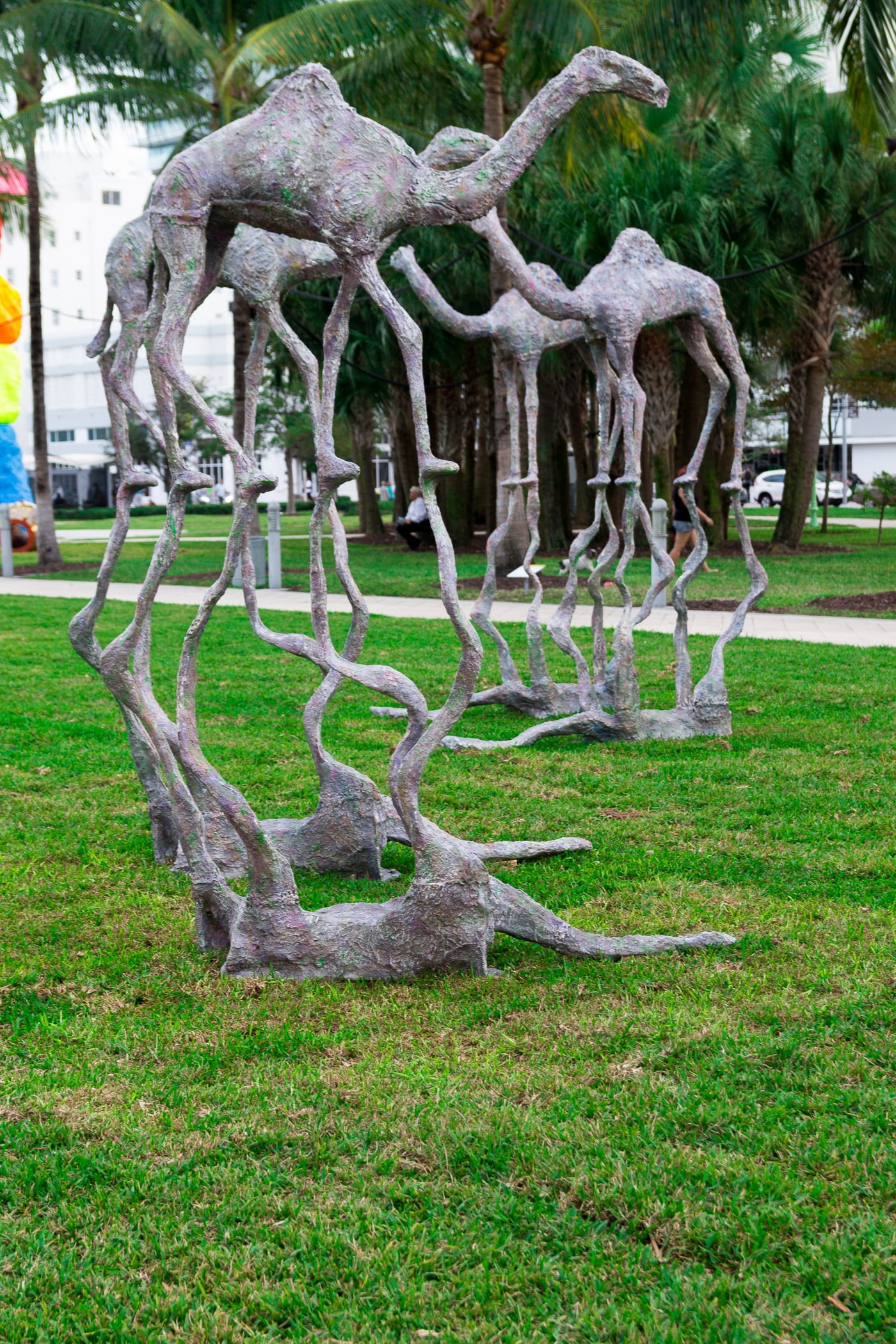 art and craft, 1080P, day, park - man made space, garden, sculpture, sculptures, field, grass, representation, plant, green color, park, animal representation, Phone HD Wallpaper