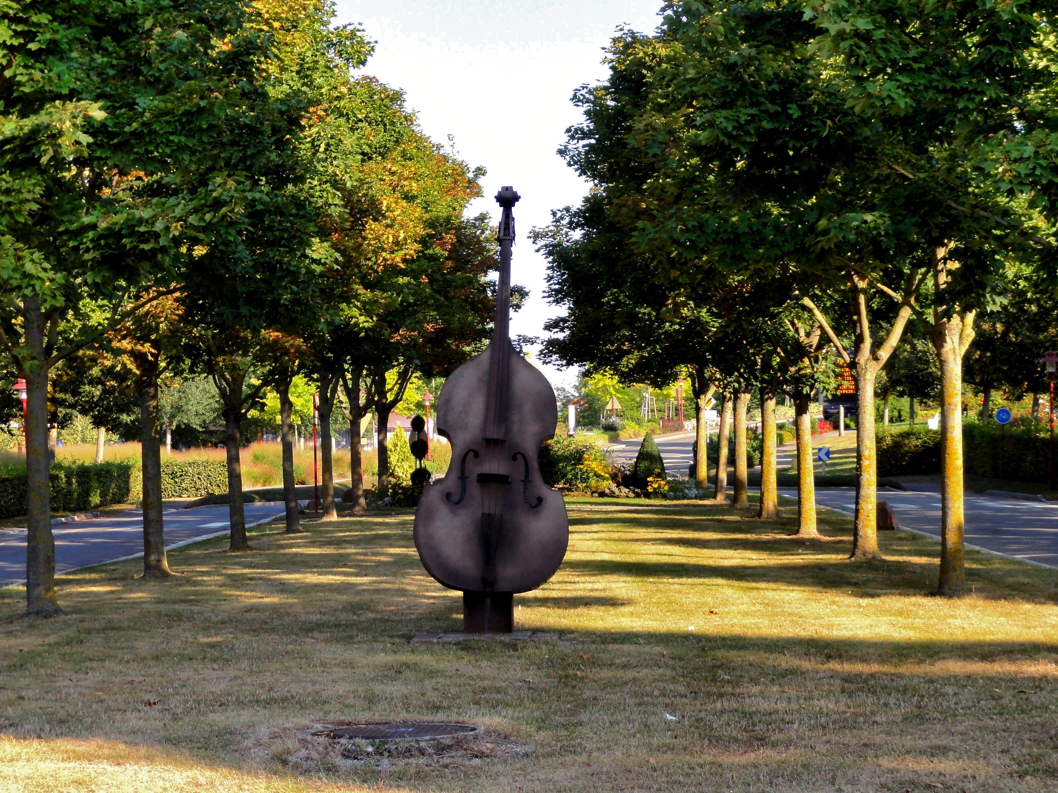 plant, direction, outside, park, France, street, trees, representation, 2K, growth, outdoors, the way forward, Violin, no people, Truchtersheim, sculpture, HD Wallpaper