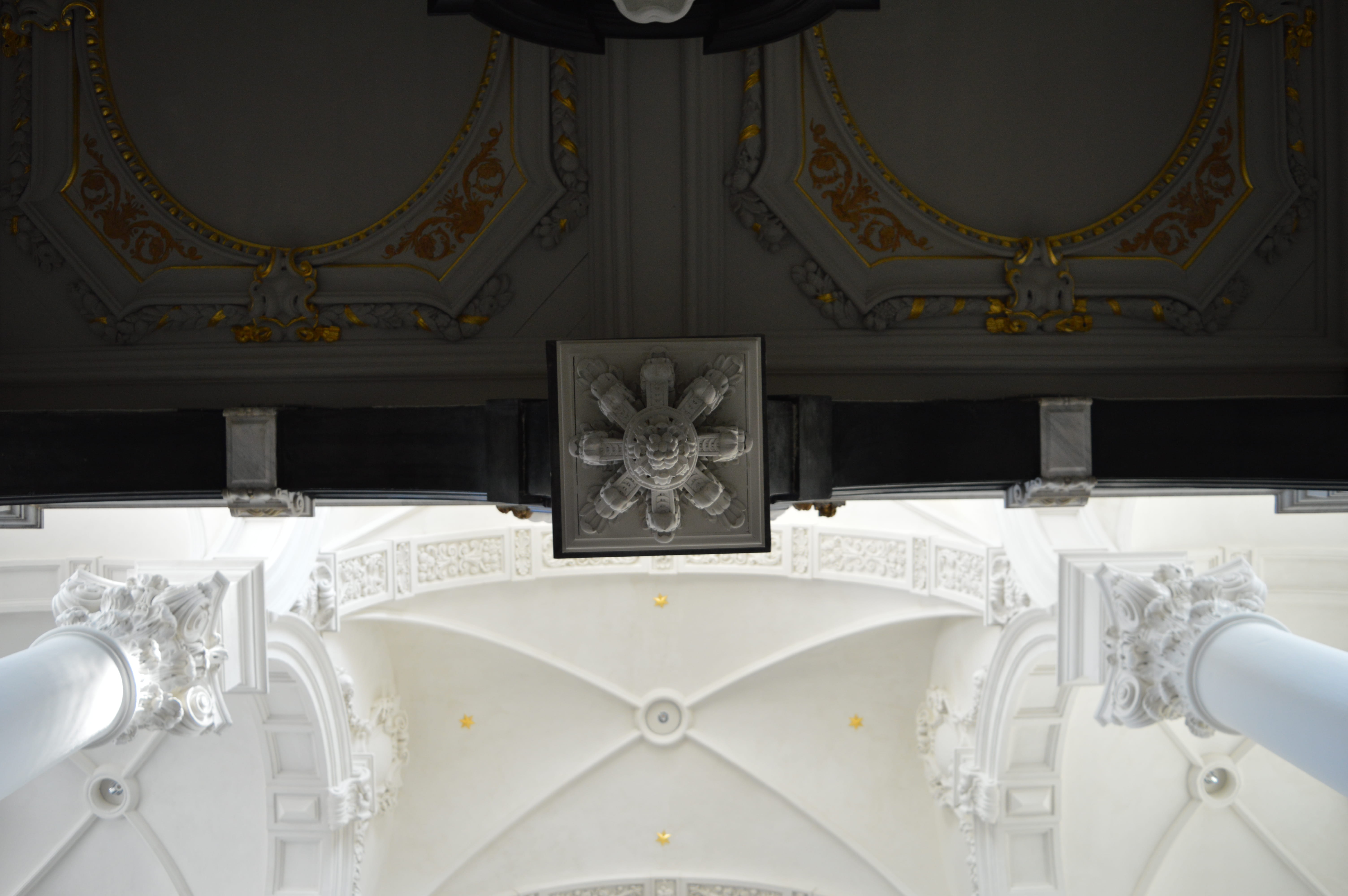 glass, setting, design, wealth, household equipment, plate, celebration, elegance, absence, furniture, sint-pieter-en-paulkerk, floral pattern, architecture, HD Wallpaper