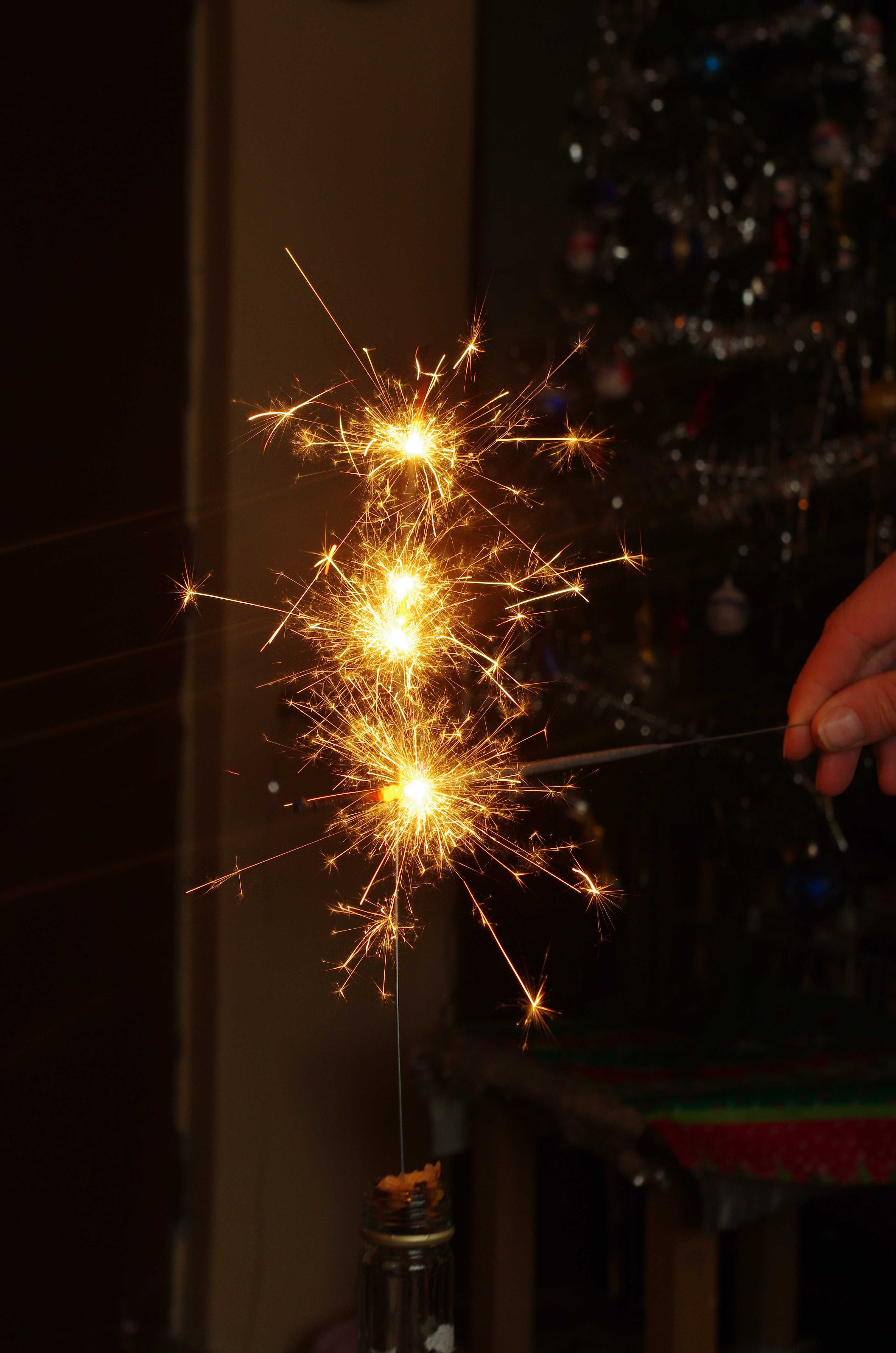 Spark, long exposure, human hand, firework, lifestyles, new year, holding, motion, the idea of, new year day, hand, real people, burning, 2015, unrecognizable person, Phone HD Wallpaper