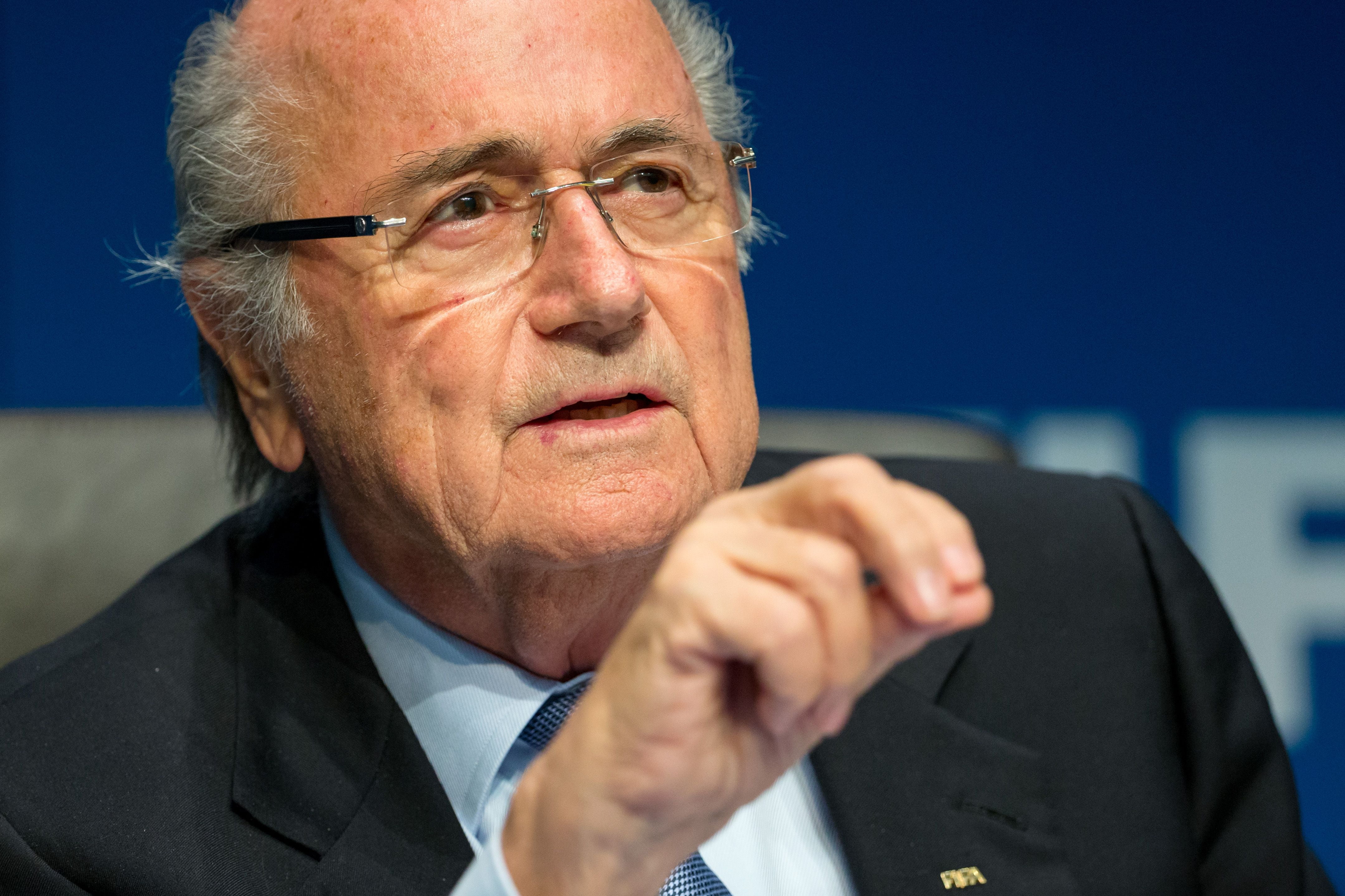 only Men, mature Men, color Image, corporate business, sepp blatter, eyeglasses, retirement, lifestyles, adults Only, black, professional occupation, positive Emotion, HD Wallpaper