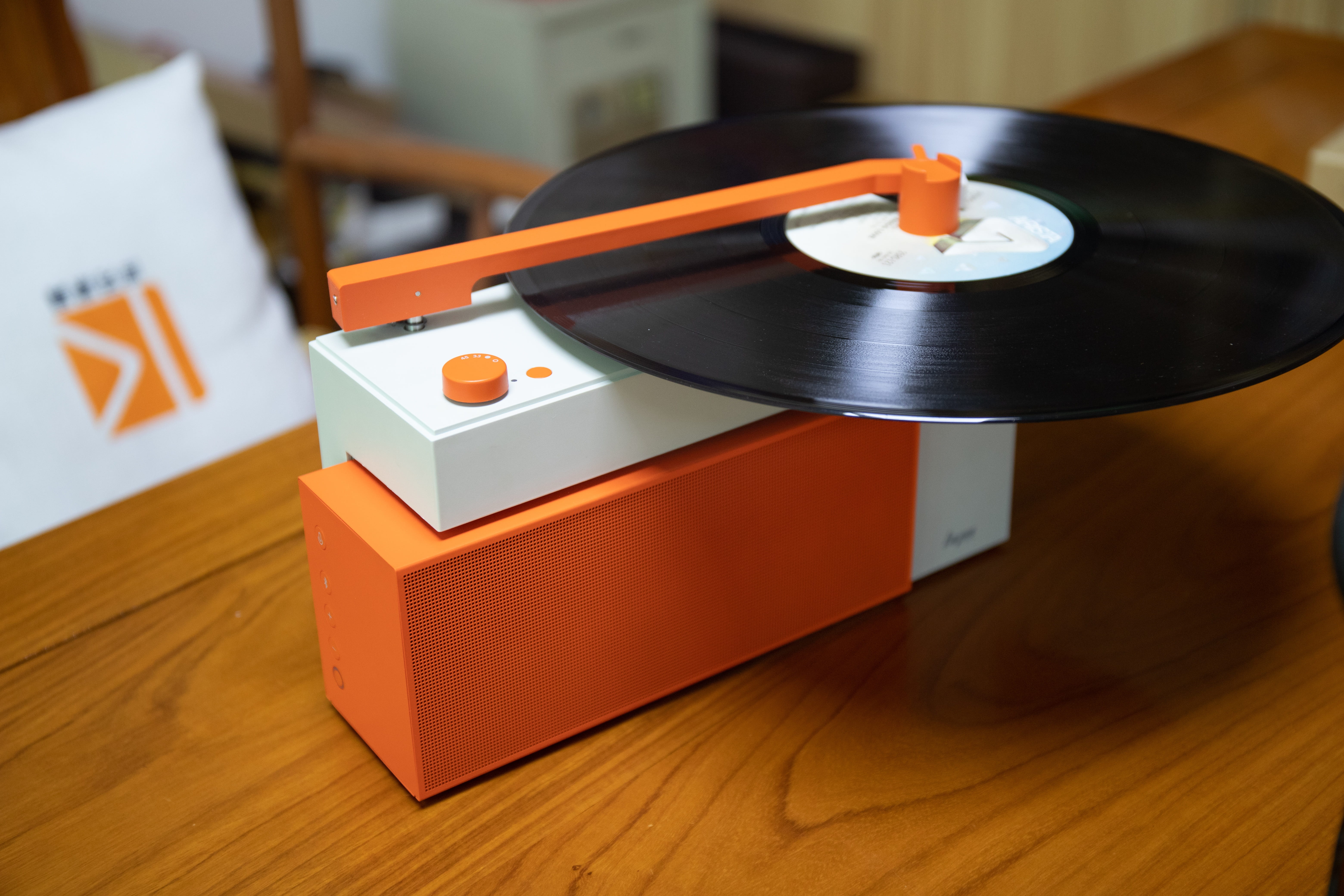 retro styled, vinyl record, arts culture and entertainment, still life, design, high angle view, smart album machine, indoors, no people, record, focus on foreground, HD Wallpaper