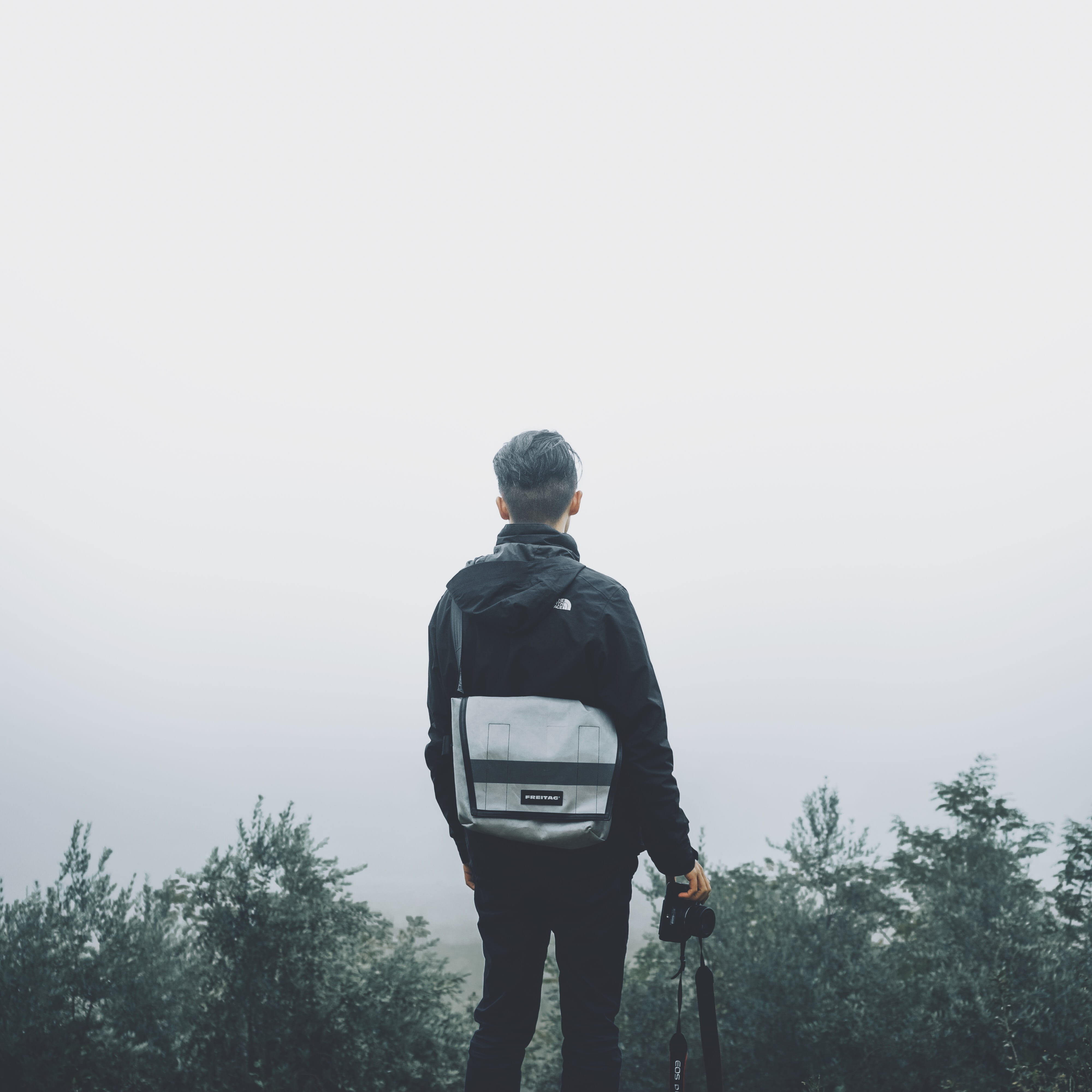 travel, mountain, millennials, three quarter length, rear view, people, lifestyles, real people, young adult, 4K, men, alone, guy, clear sky, outdoors, Phone HD Wallpaper
