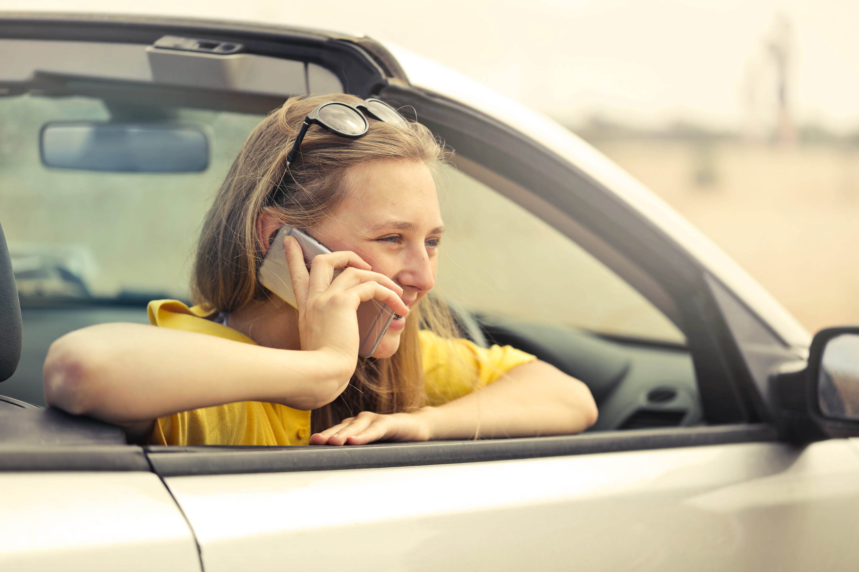 transportation, travel car woman view landscape voyage street sunglasses, communication, adult, blond hair, hair, lifestyles, wearing, Talking, talk, young adult, HD Wallpaper