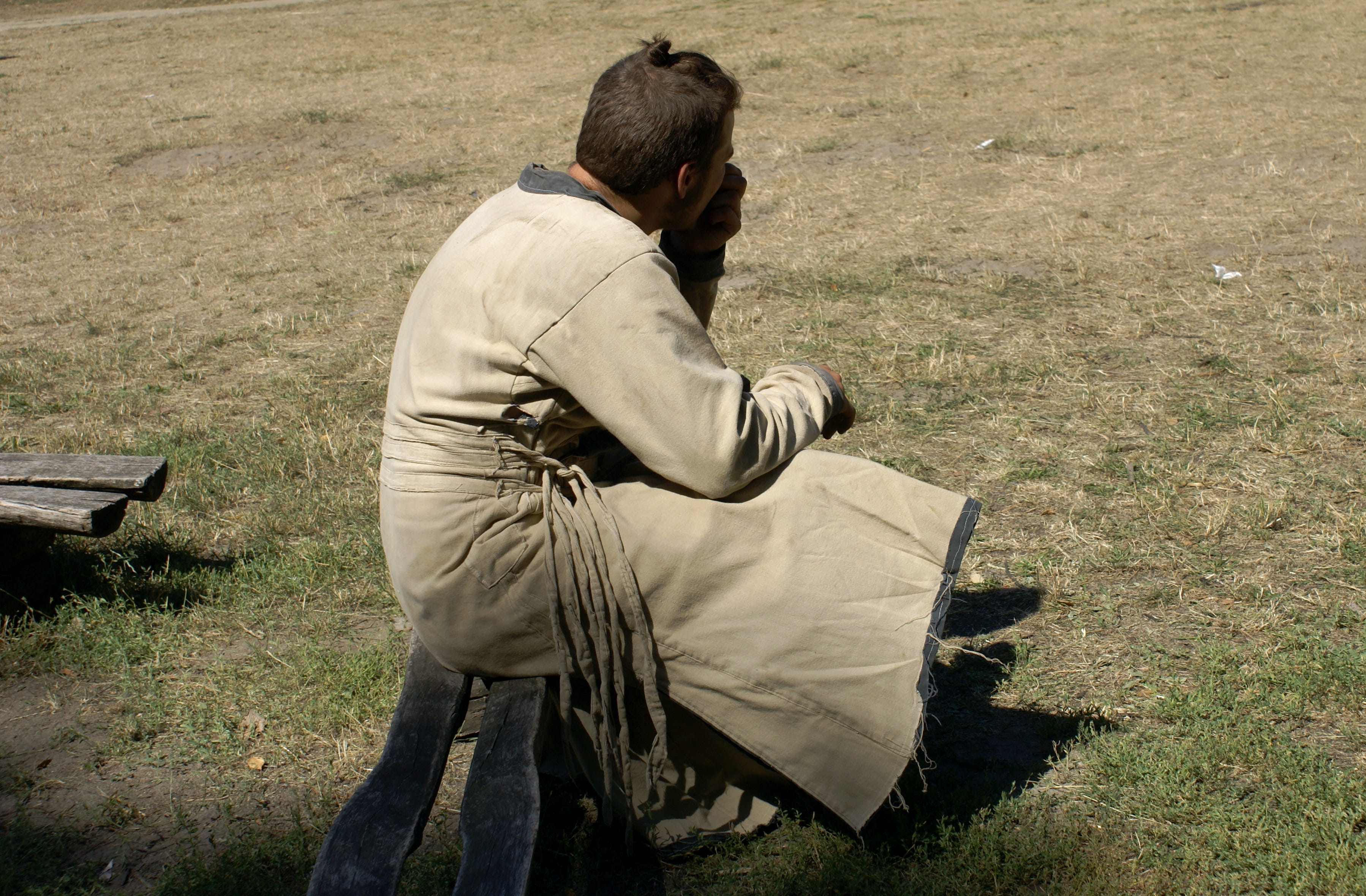 inaction, men, outdoors, people, loneliness, Seat, one person, the passage of time, three quarter length, 2K, adult, field, one man only, sitting, real people, HD Wallpaper