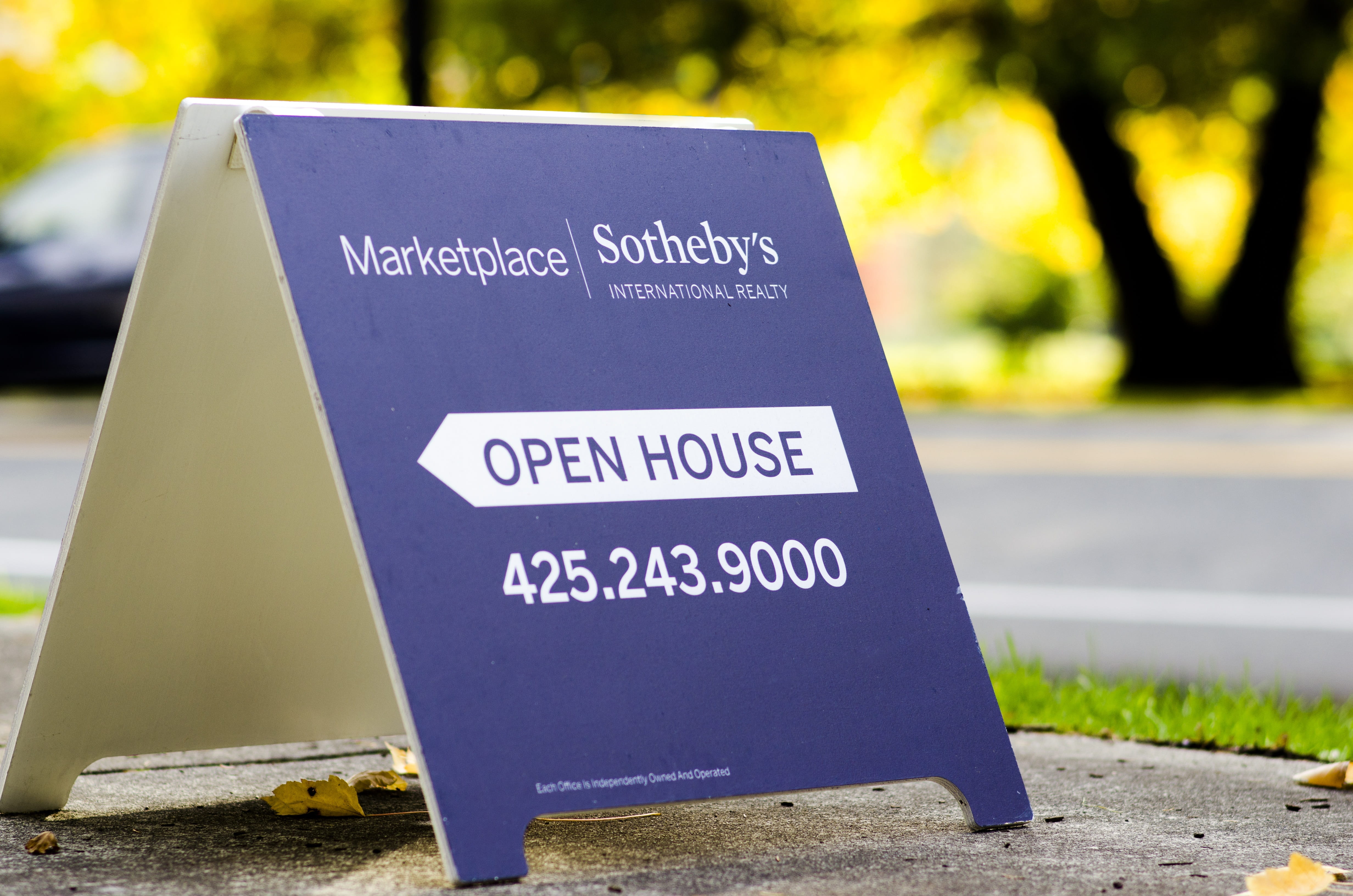 advertising, buyer, western script, blue, house, non-western script, no people, road, selling, sign, communication, rent, nature, guidance, focus on foreground, HD Wallpaper
