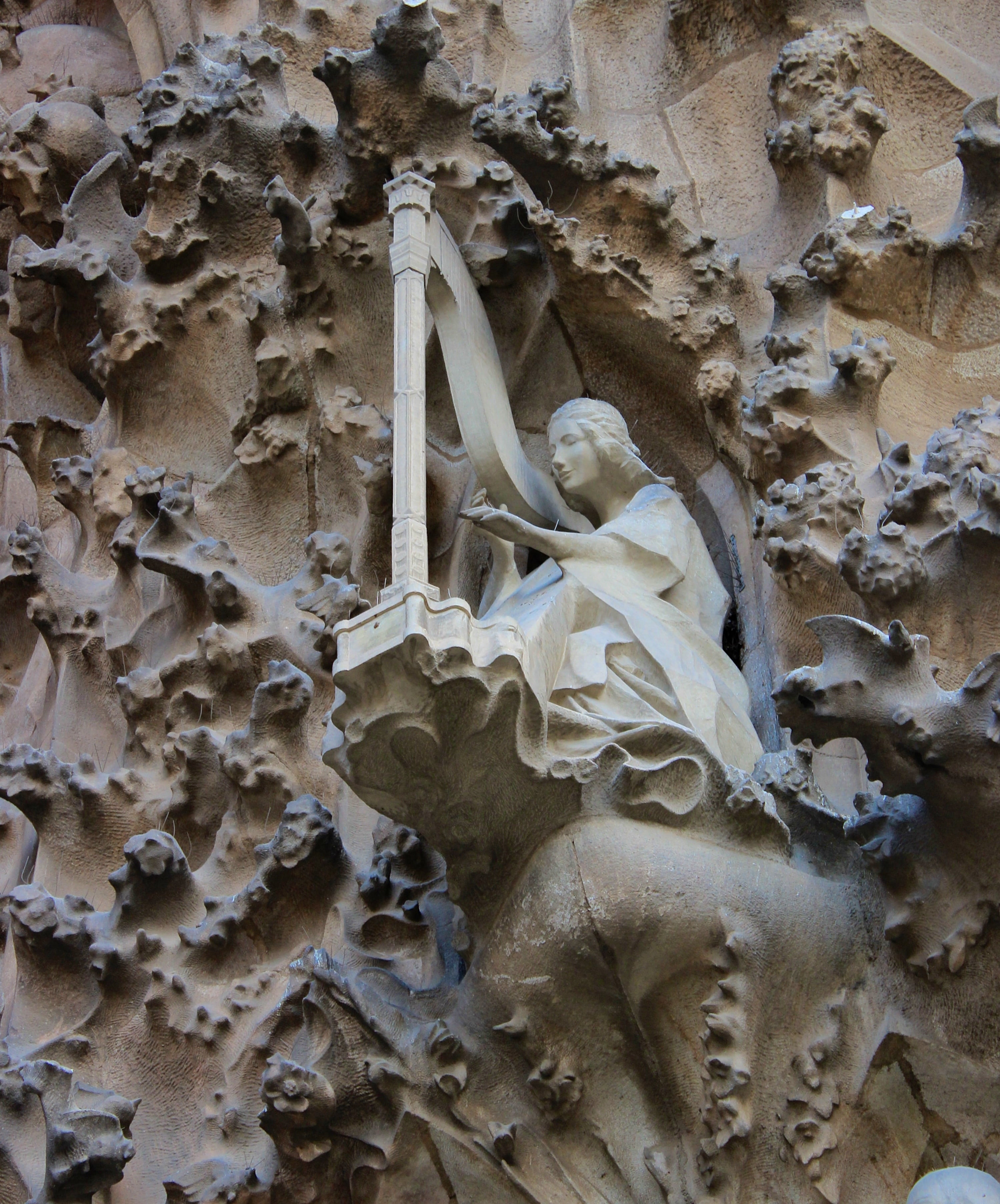 carving - craft product, damaged, construction art, barcelona, angel, 2K, wall, la sagrada familia, low angle view, art and craft, wall - building feature, Phone HD Wallpaper