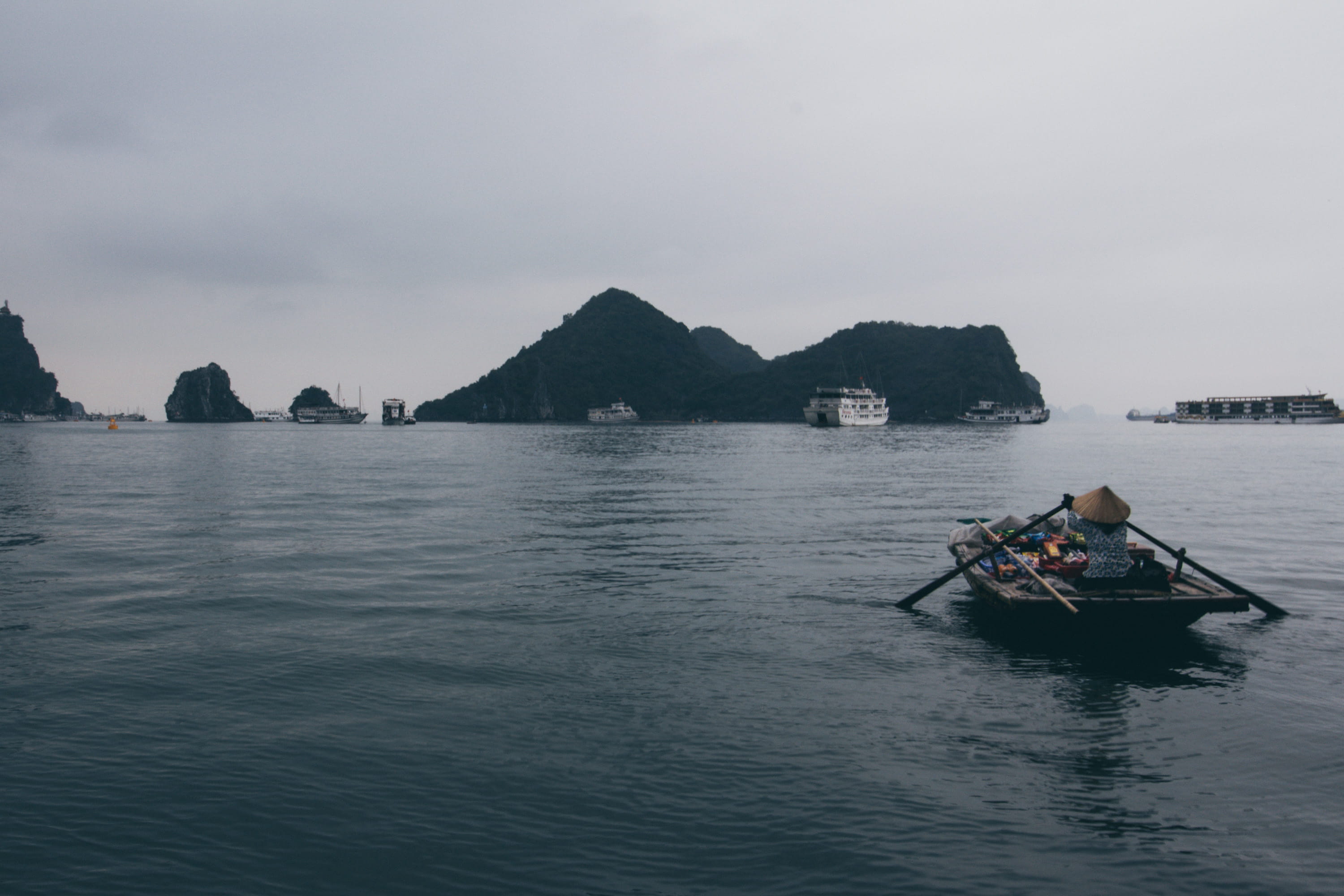 outdoors, shoreline, watercraft, vehicle, land, day, nature, boat, 2K, scenics - nature, people, oar, rowing, promontory, water, coast, daytime, person, HD Wallpaper