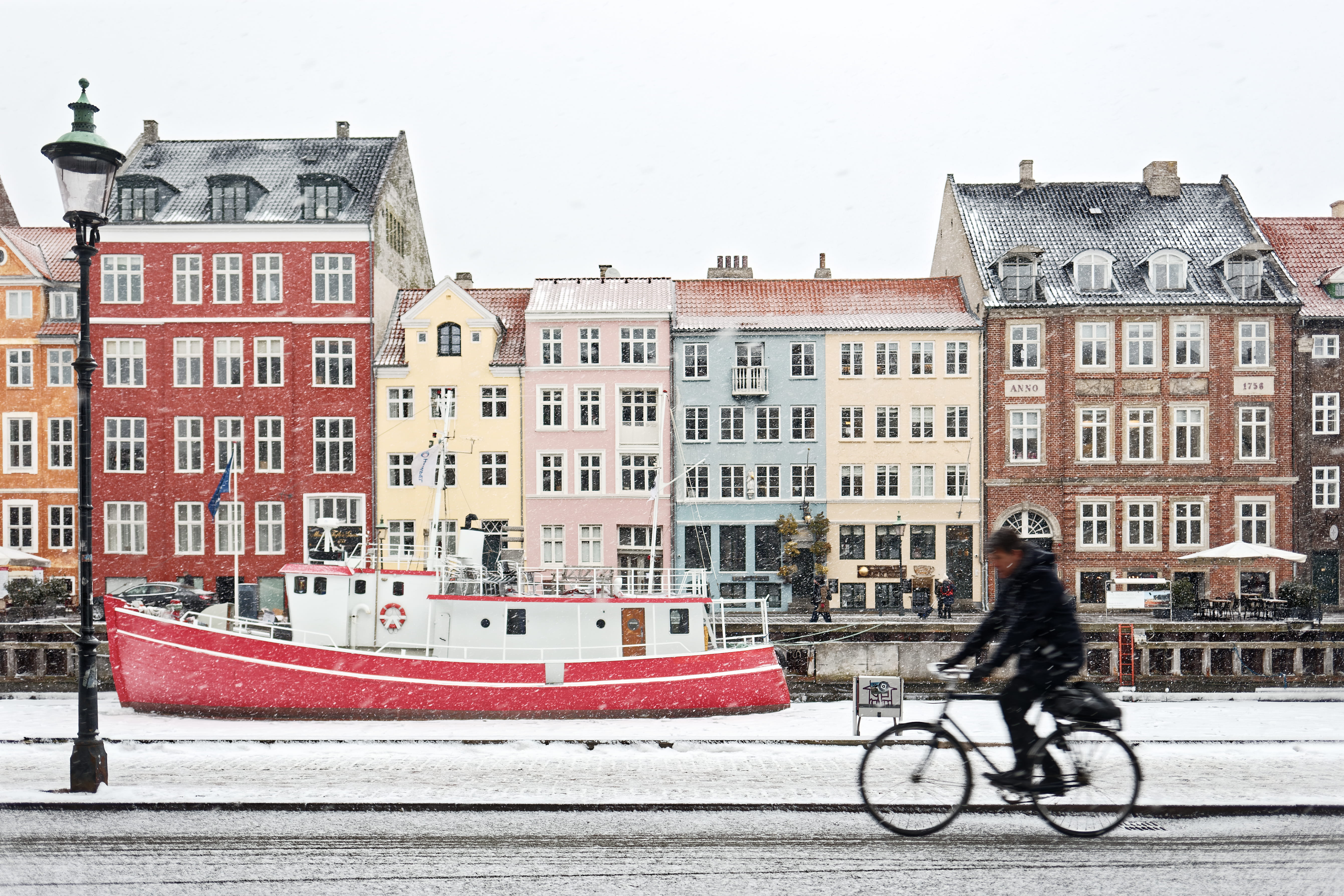 bike, black, 5K, day, architecture, mode of transportation, man, bicycle, transportation, land vehicle, boat, sky, white, real people, city, canal, water, HD Wallpaper