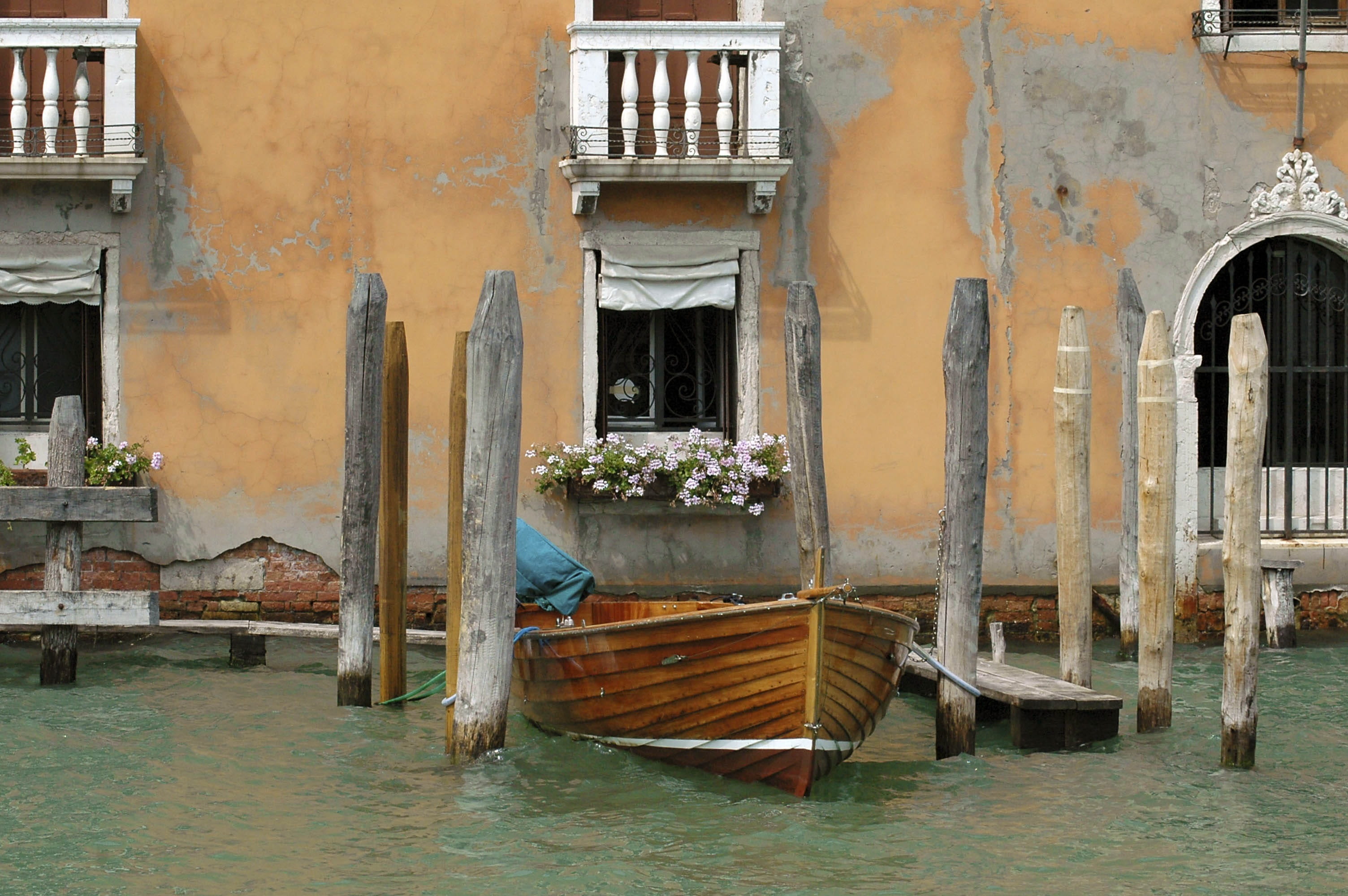 canal, travel, nautical vessel, nature, mode of transportation, moored, Italy, Venice, waterfront, Barca, rowboat, no people, wooden post, architecture, HD Wallpaper